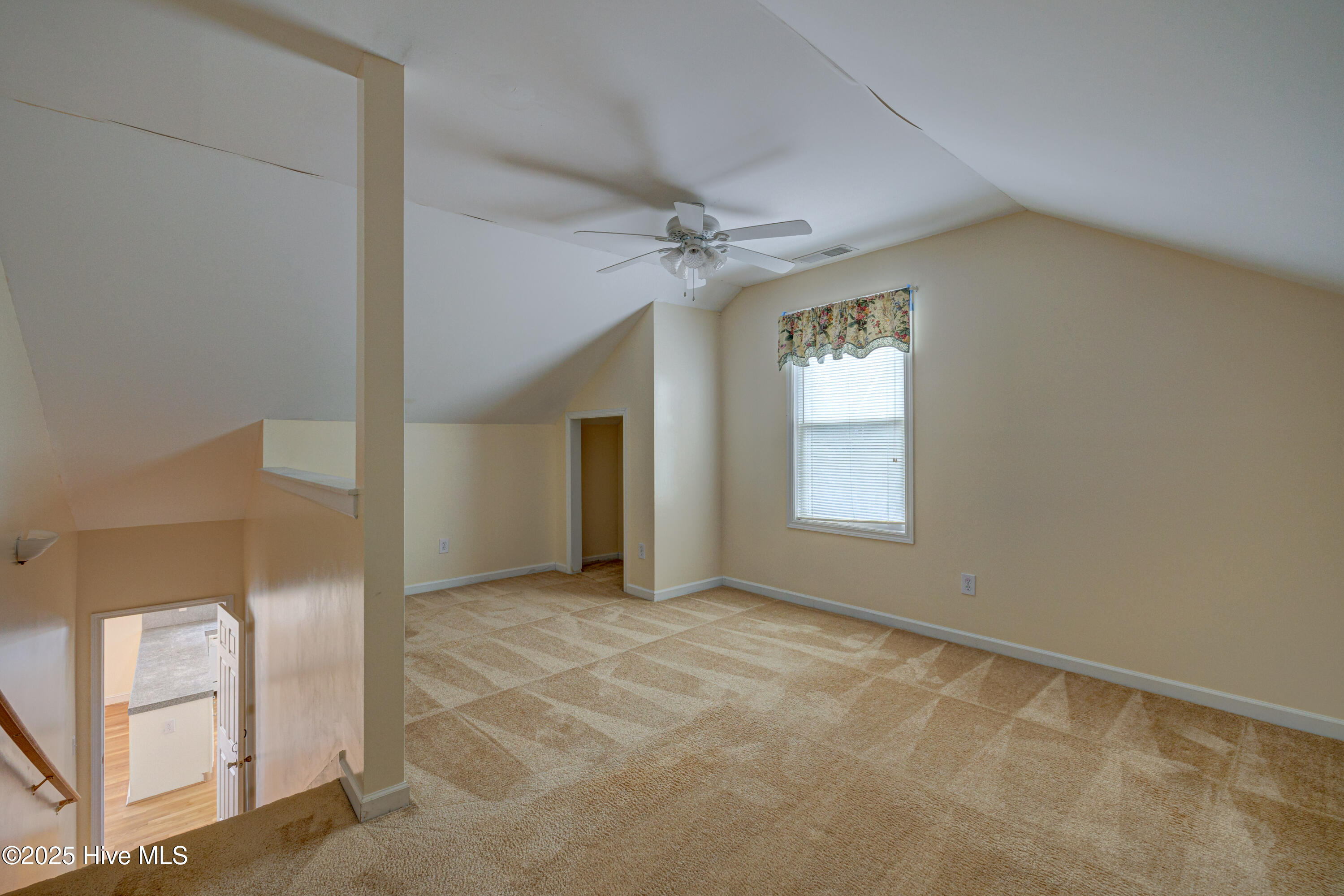 100567559 | Photo 32