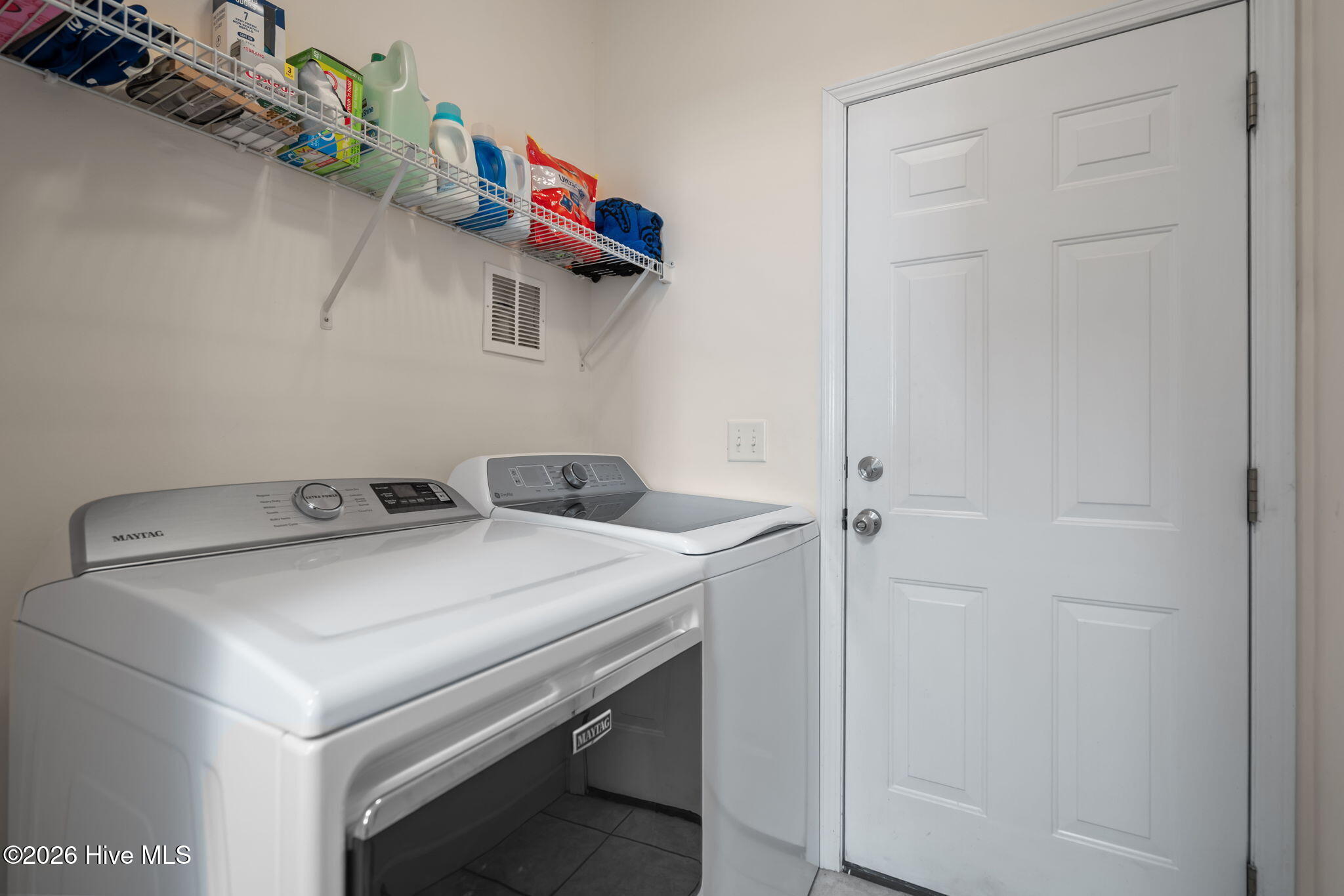 100566429 | Photo 17