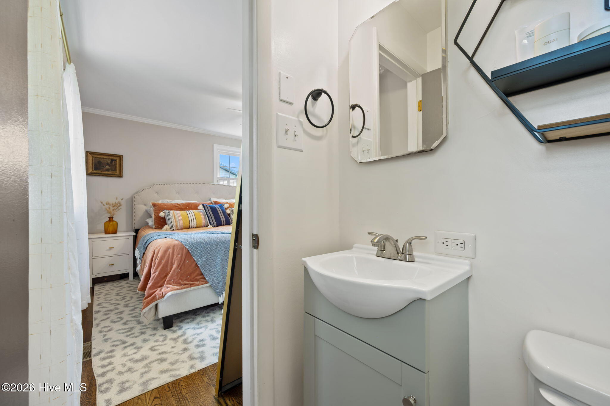 100567553 | Photo 23