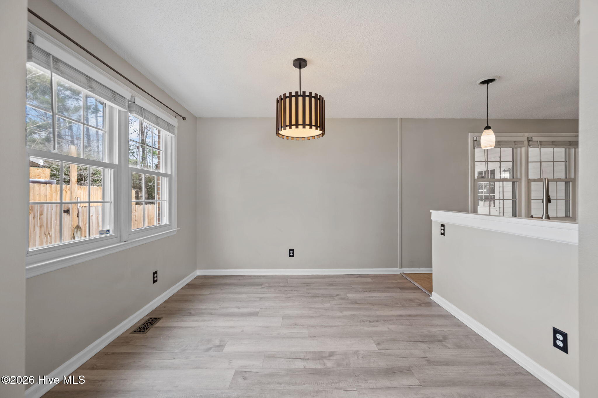 100554192 | Photo 32