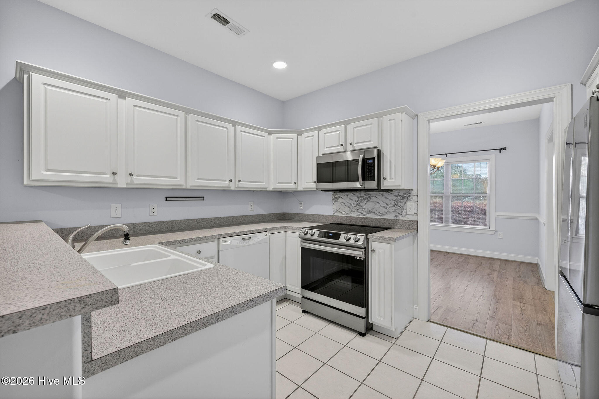 100561497 | Photo 12