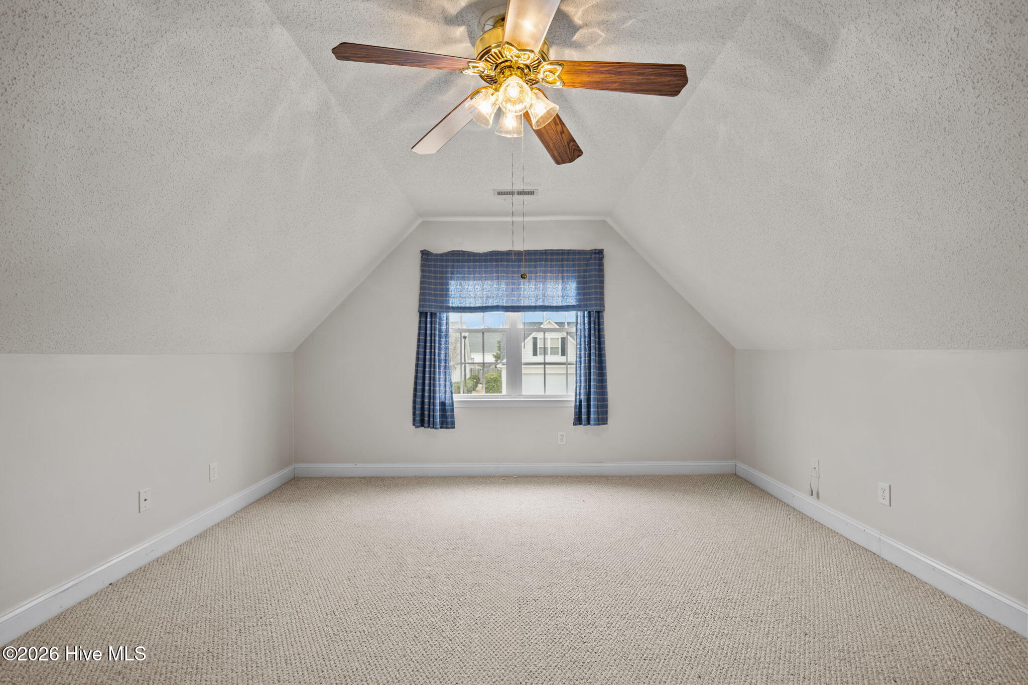 100552378 | Photo 13