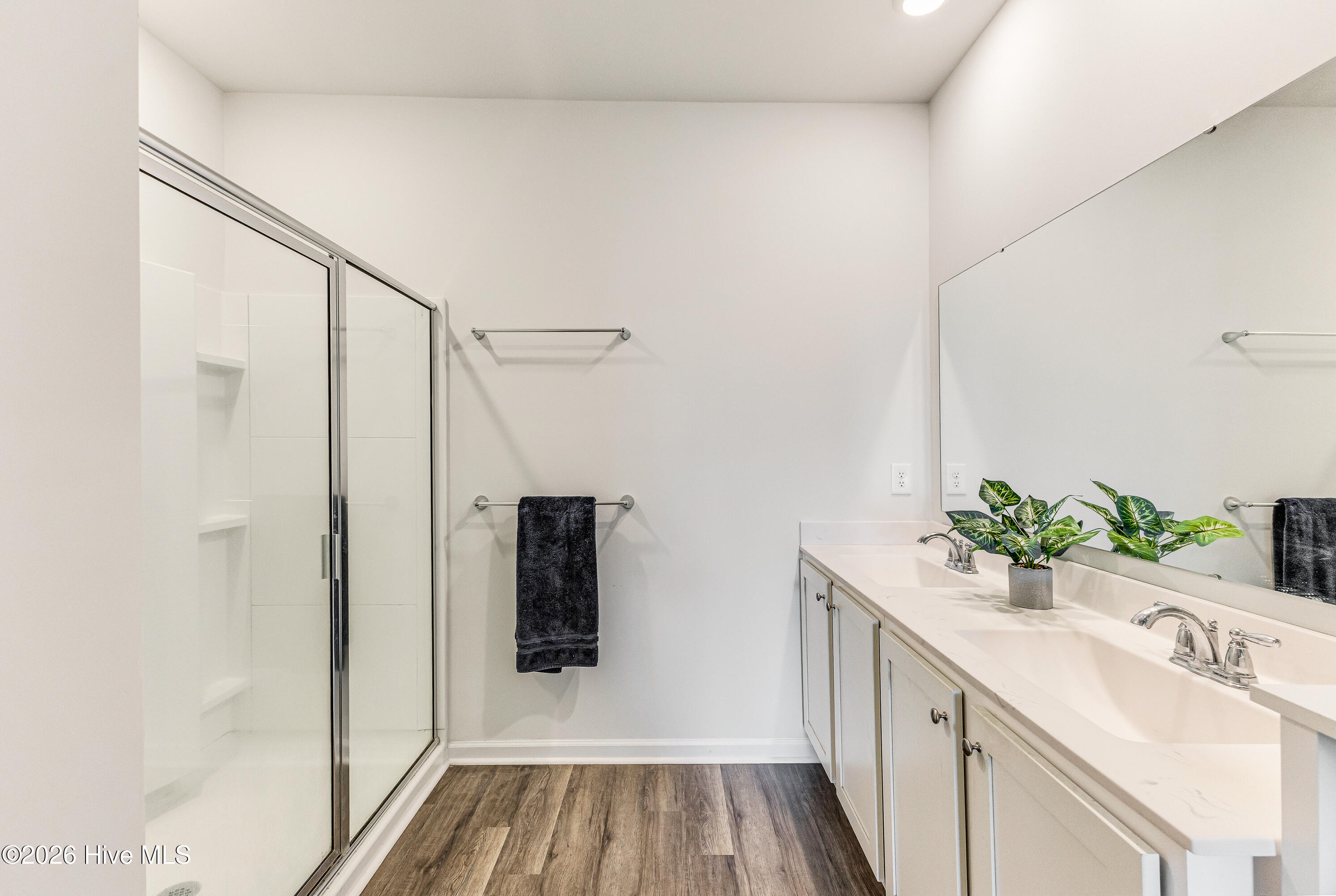 100566336 | Photo 25