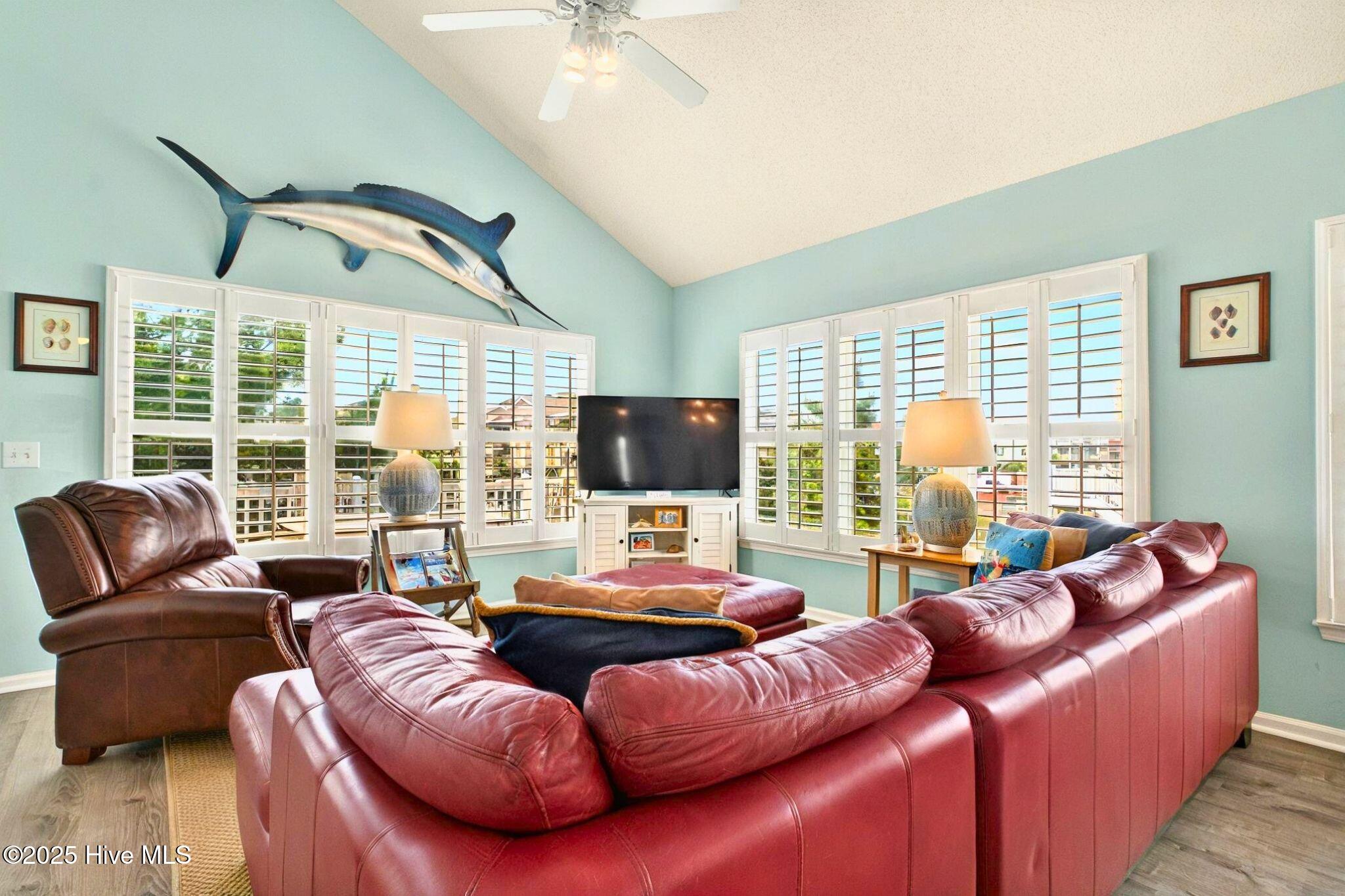 100508877 | Photo 14