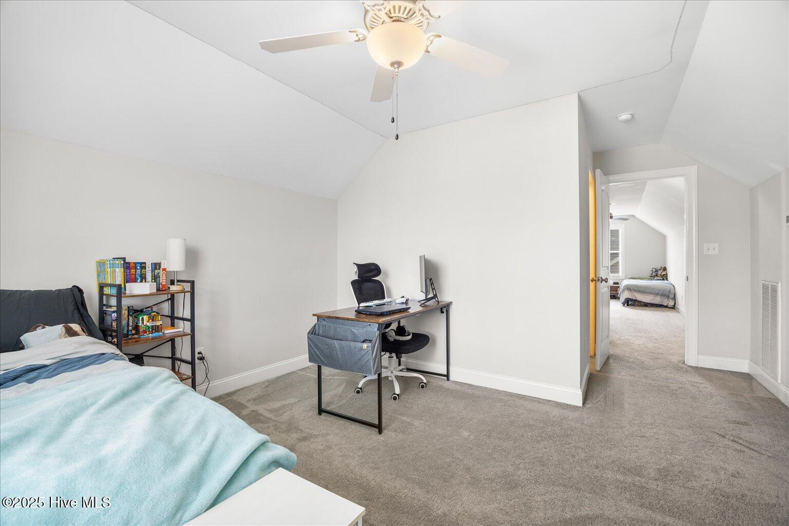 100530292 | Photo 39