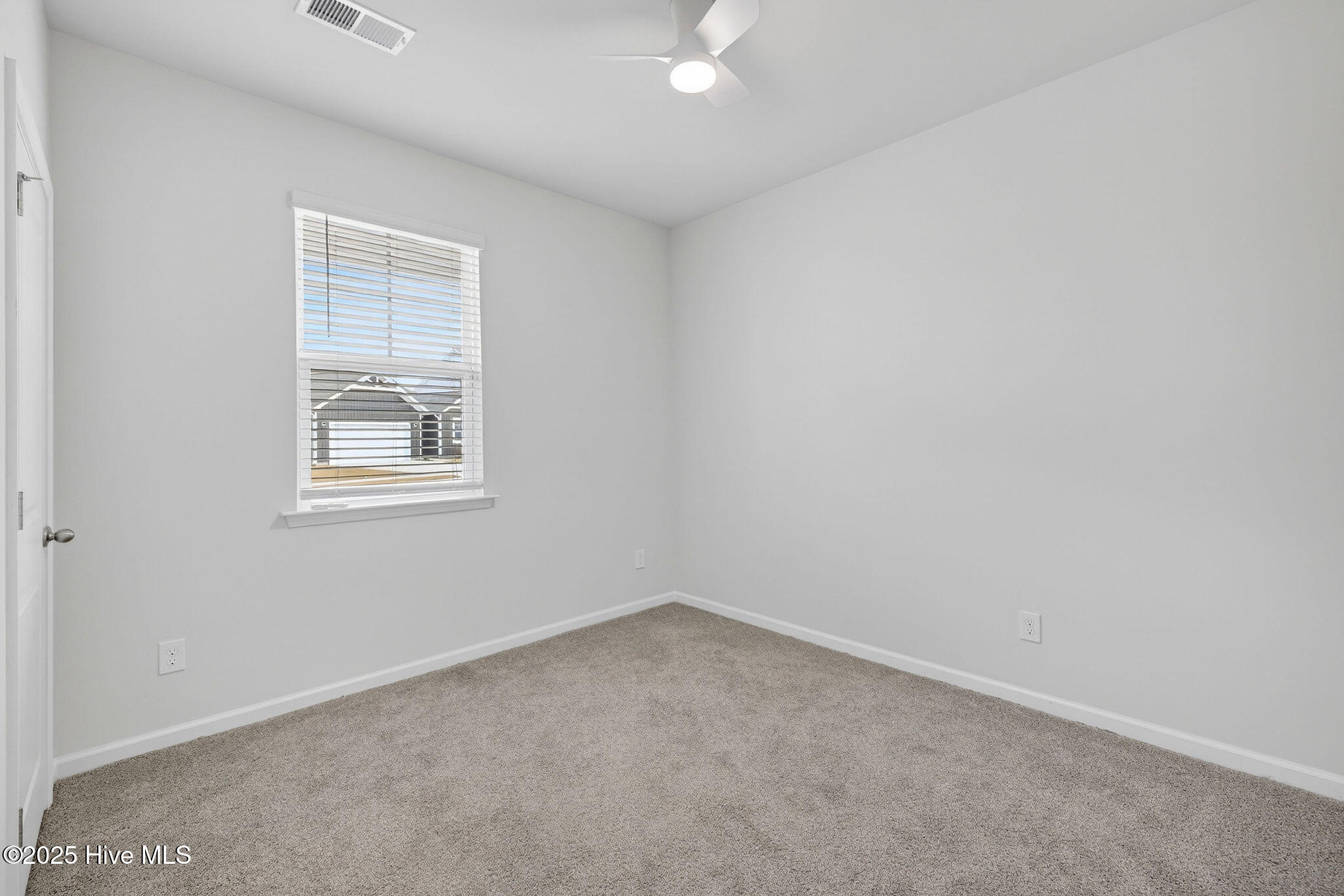 100535108 | Photo 25