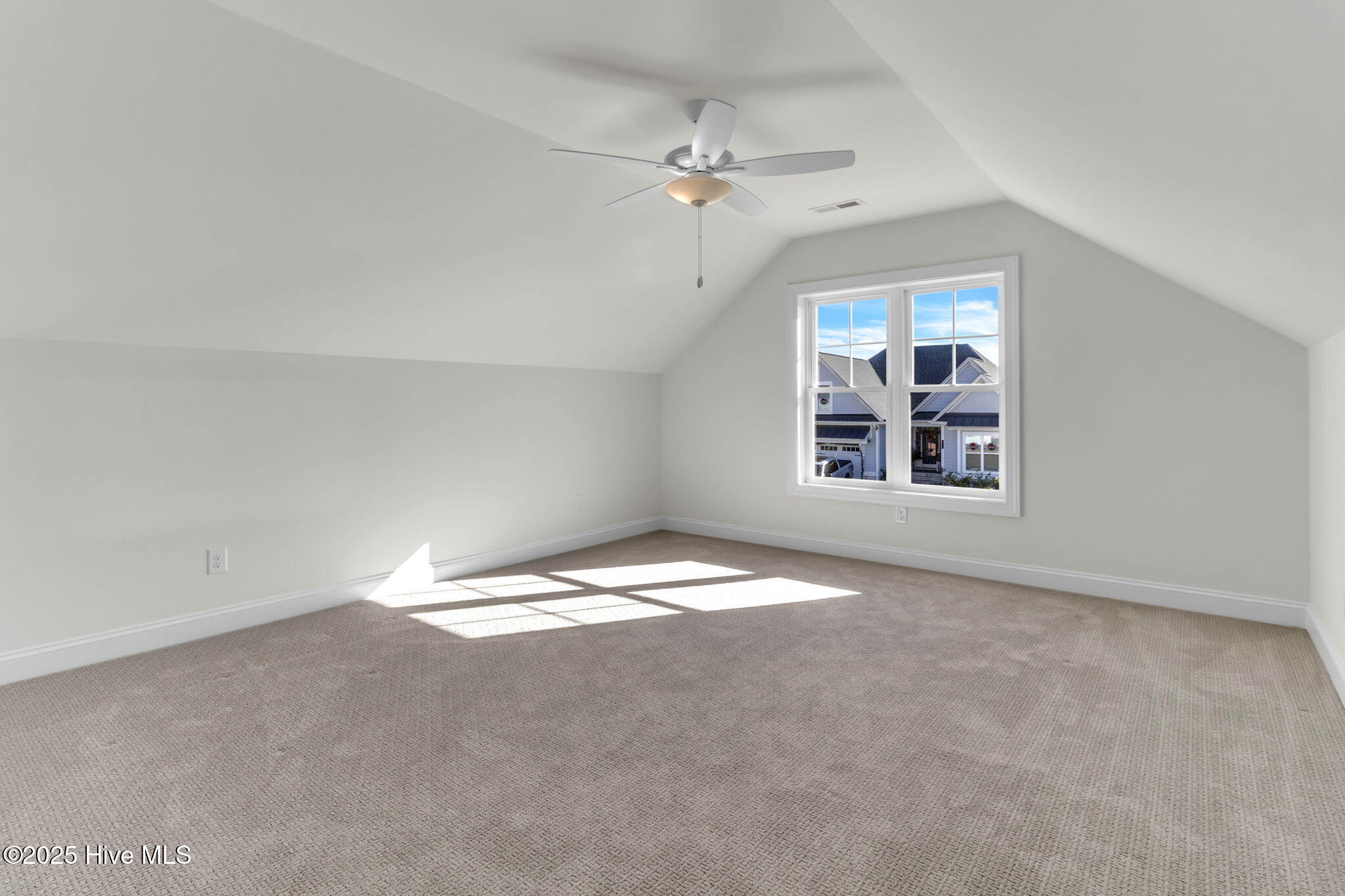 100543605 | Photo 36