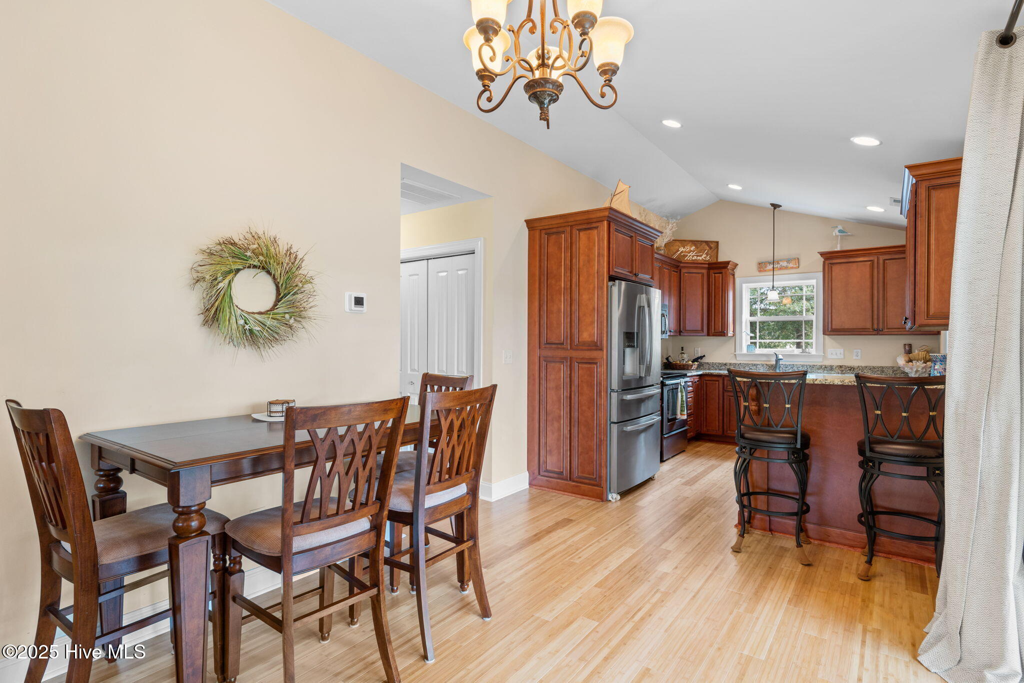 100546852 | Photo 11