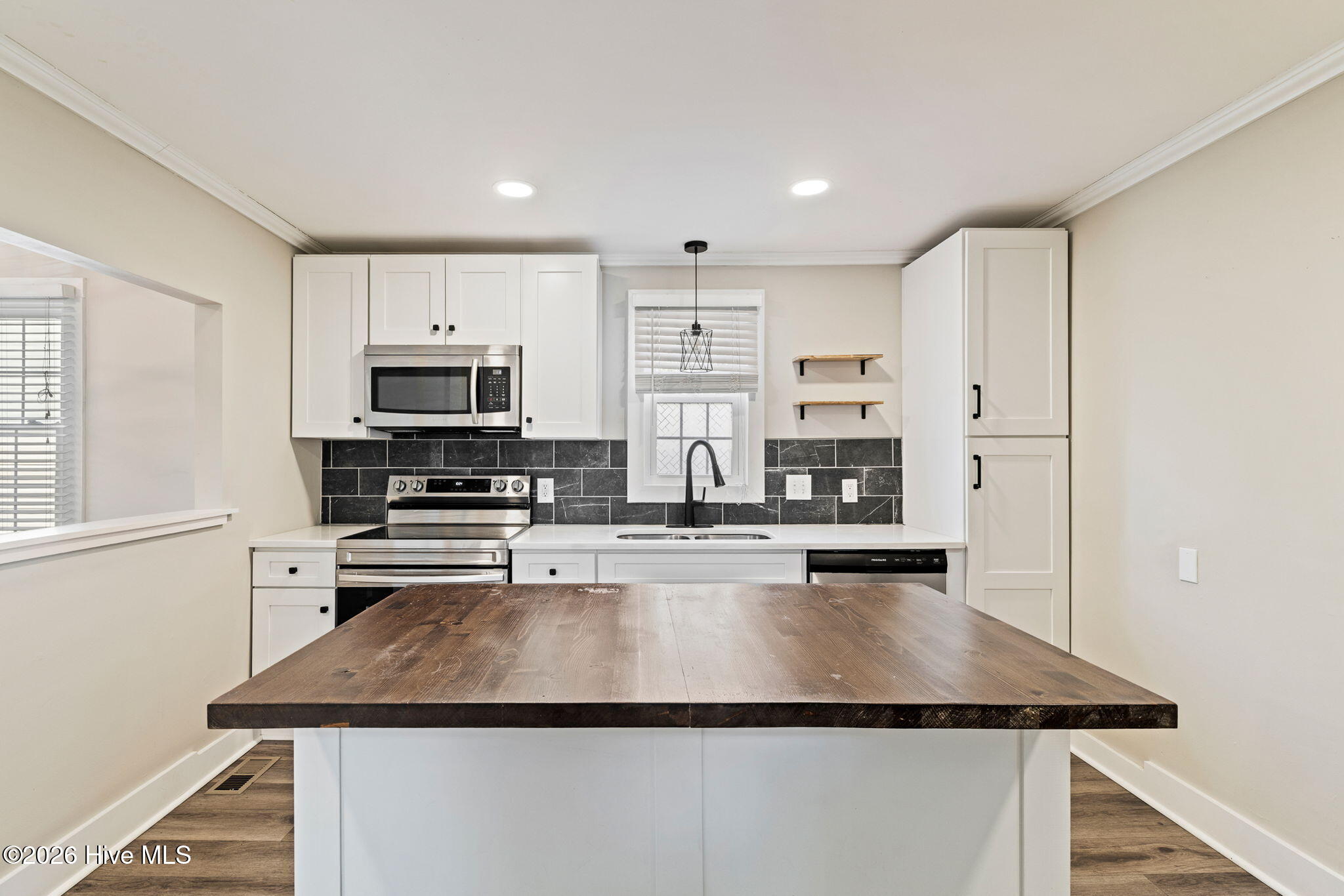 100551383 | Photo 18