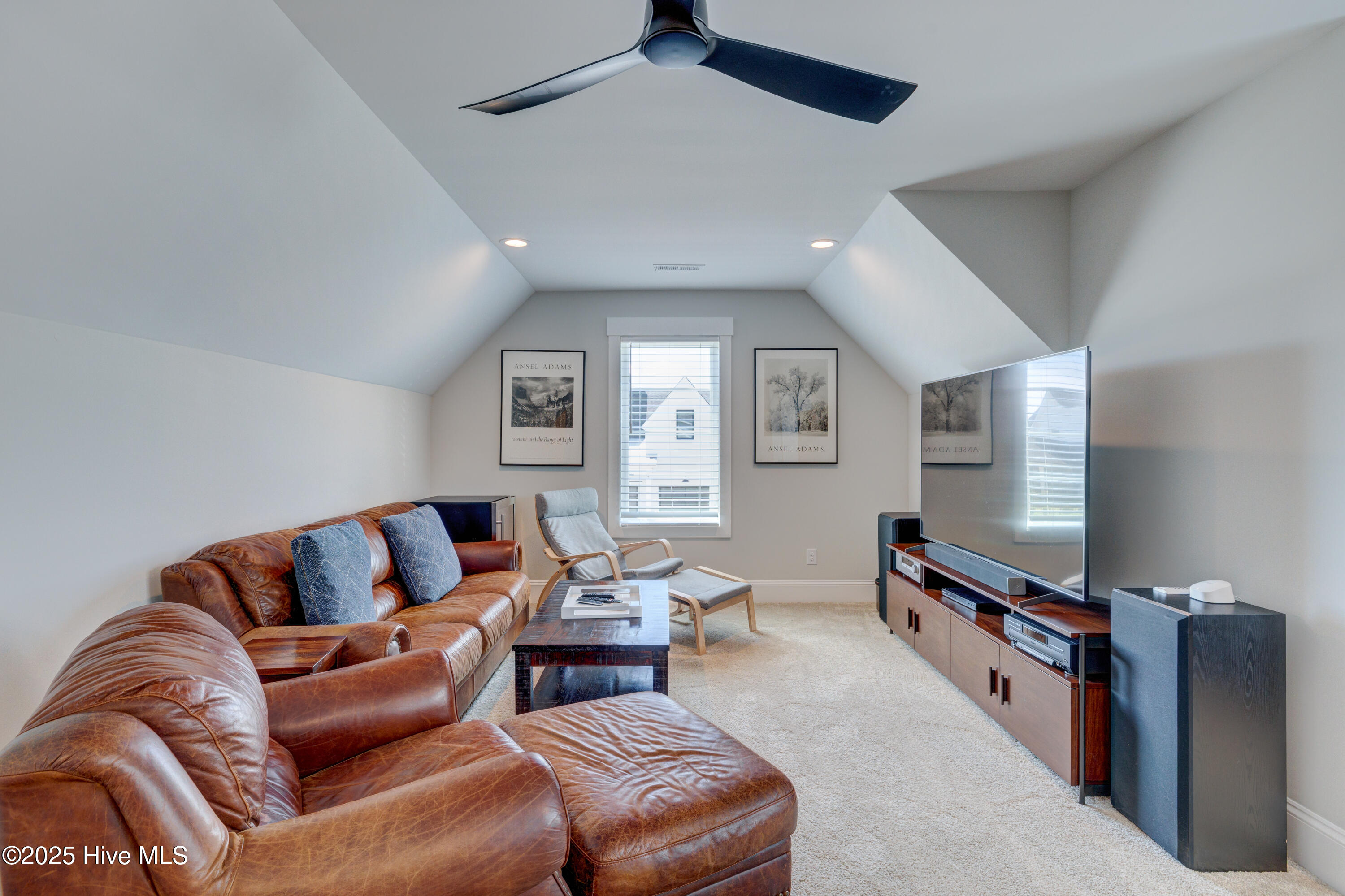 100531036 | Photo 38