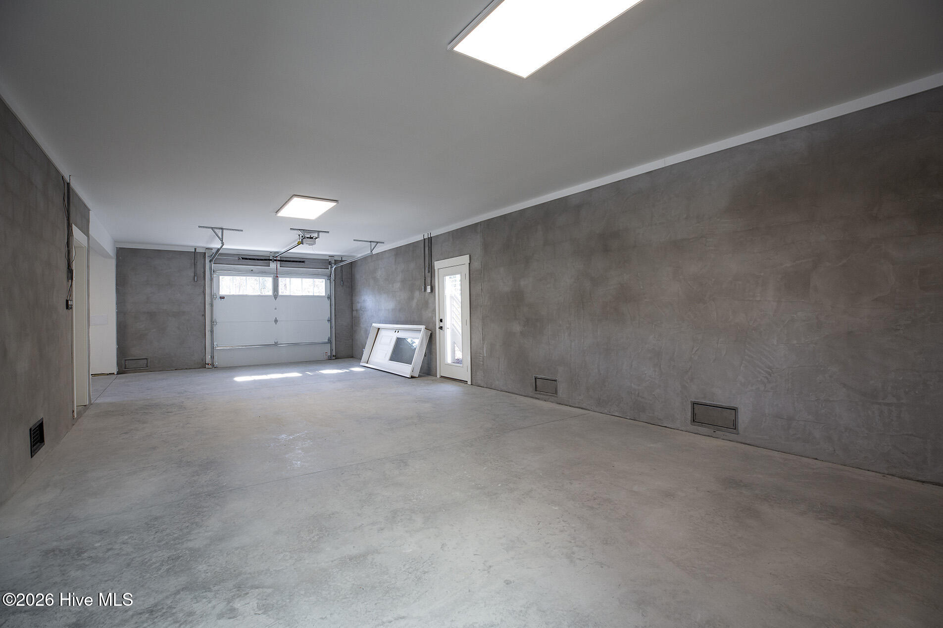 100555900 | Photo 50