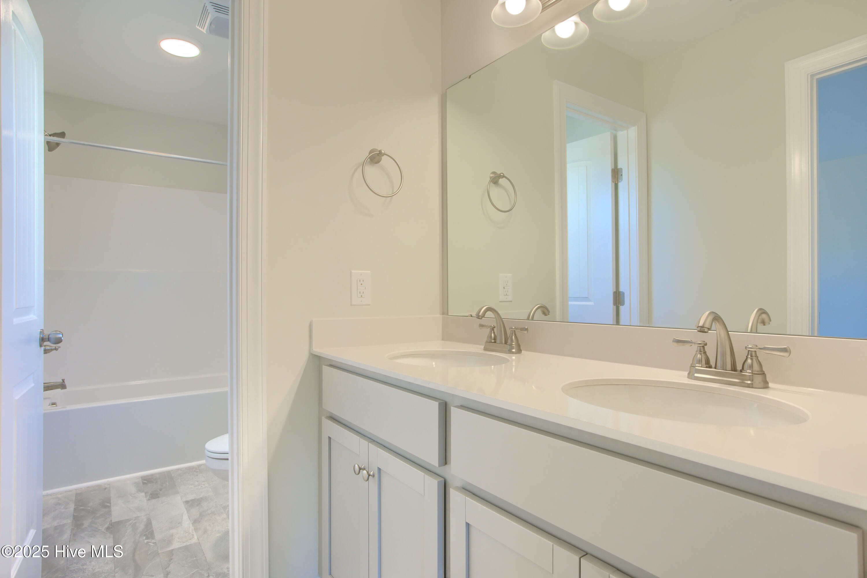 100527048 | Photo 28