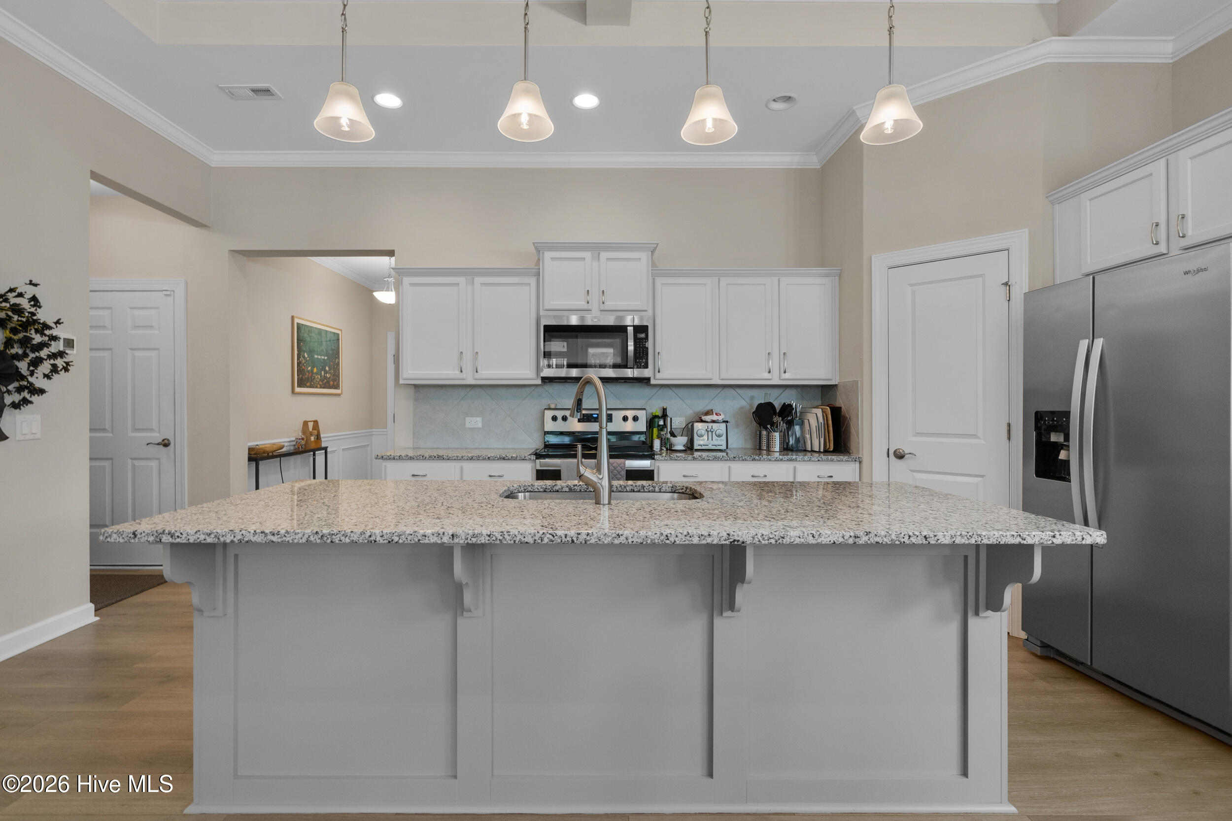 100563305 | Photo 14