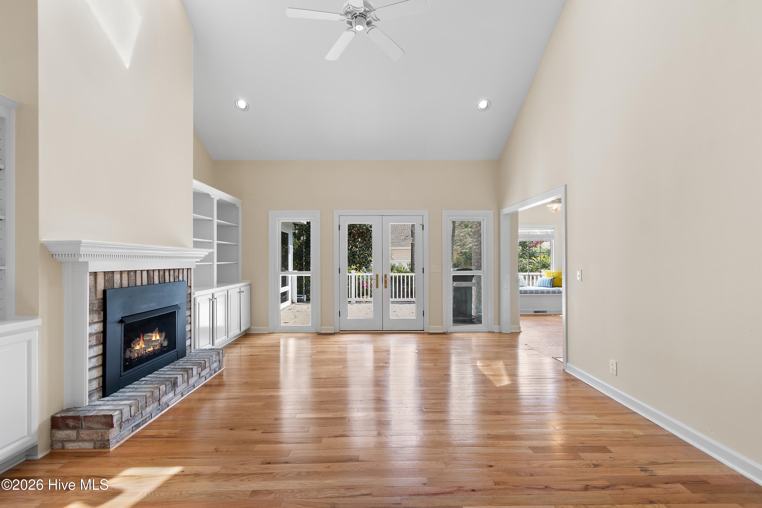 100527464 | Photo 30