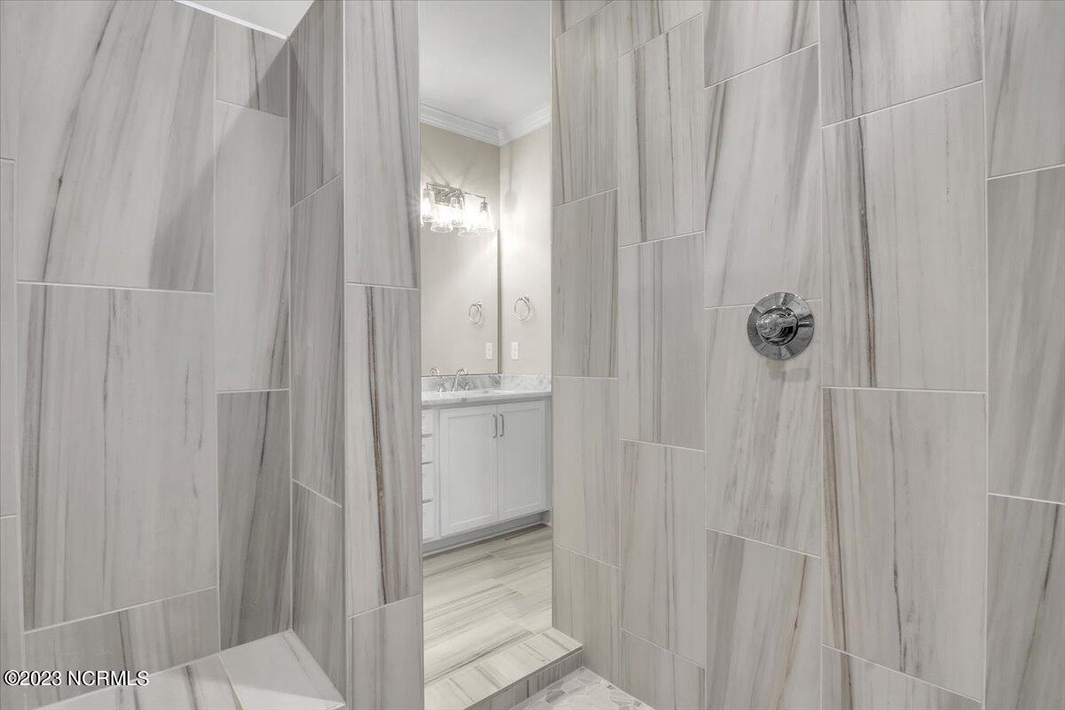 100524155 | Photo 89