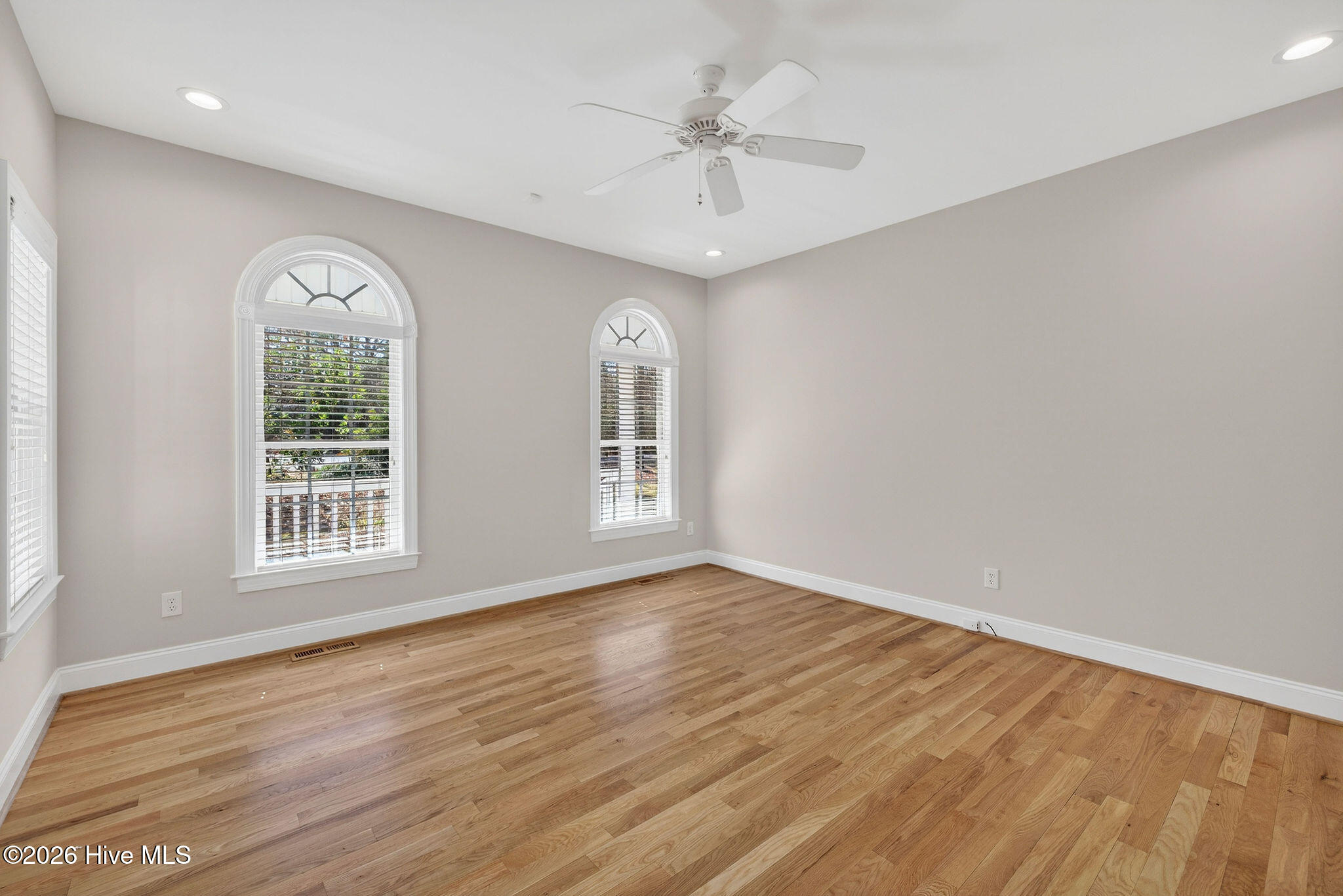 100554466 | Photo 34