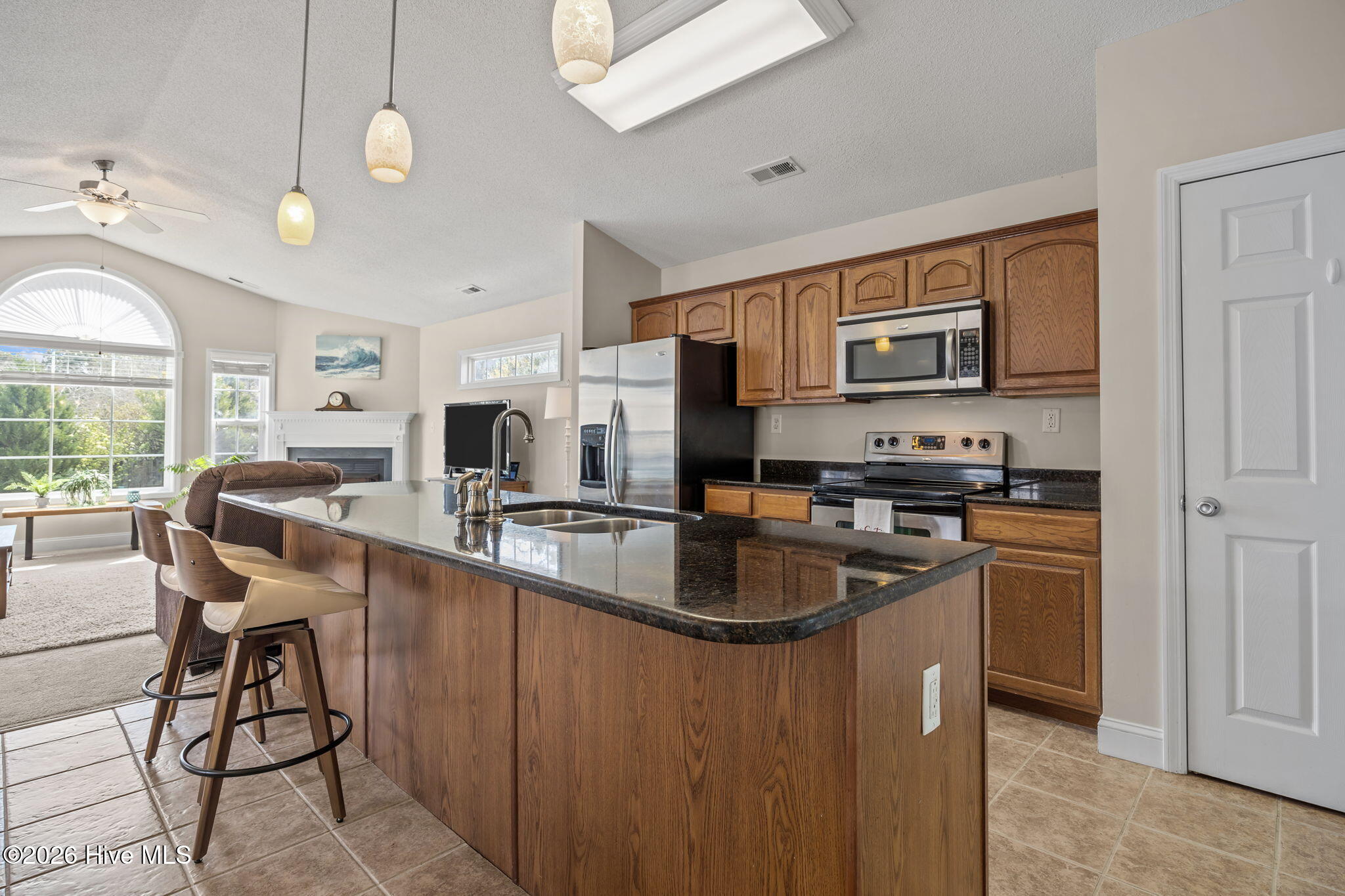 100570536 | Photo 35