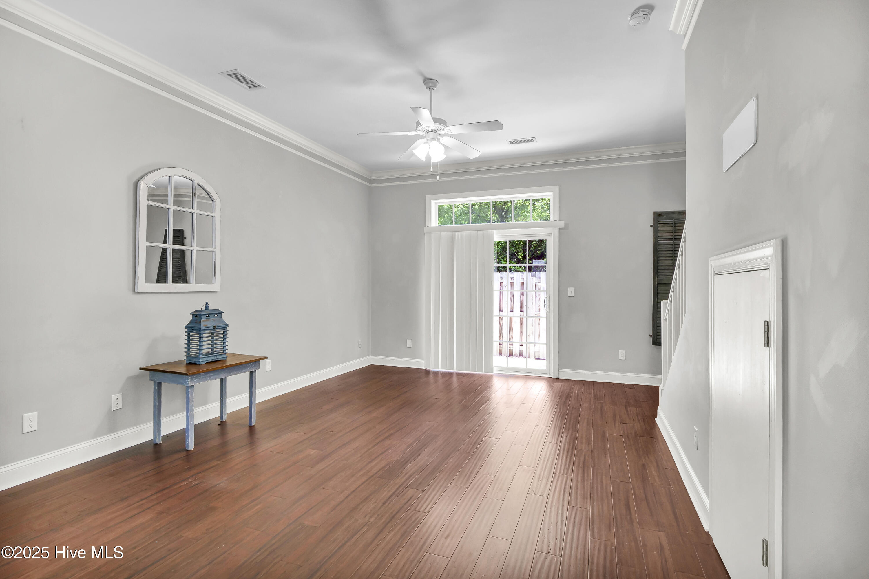 100504988 | Photo 14