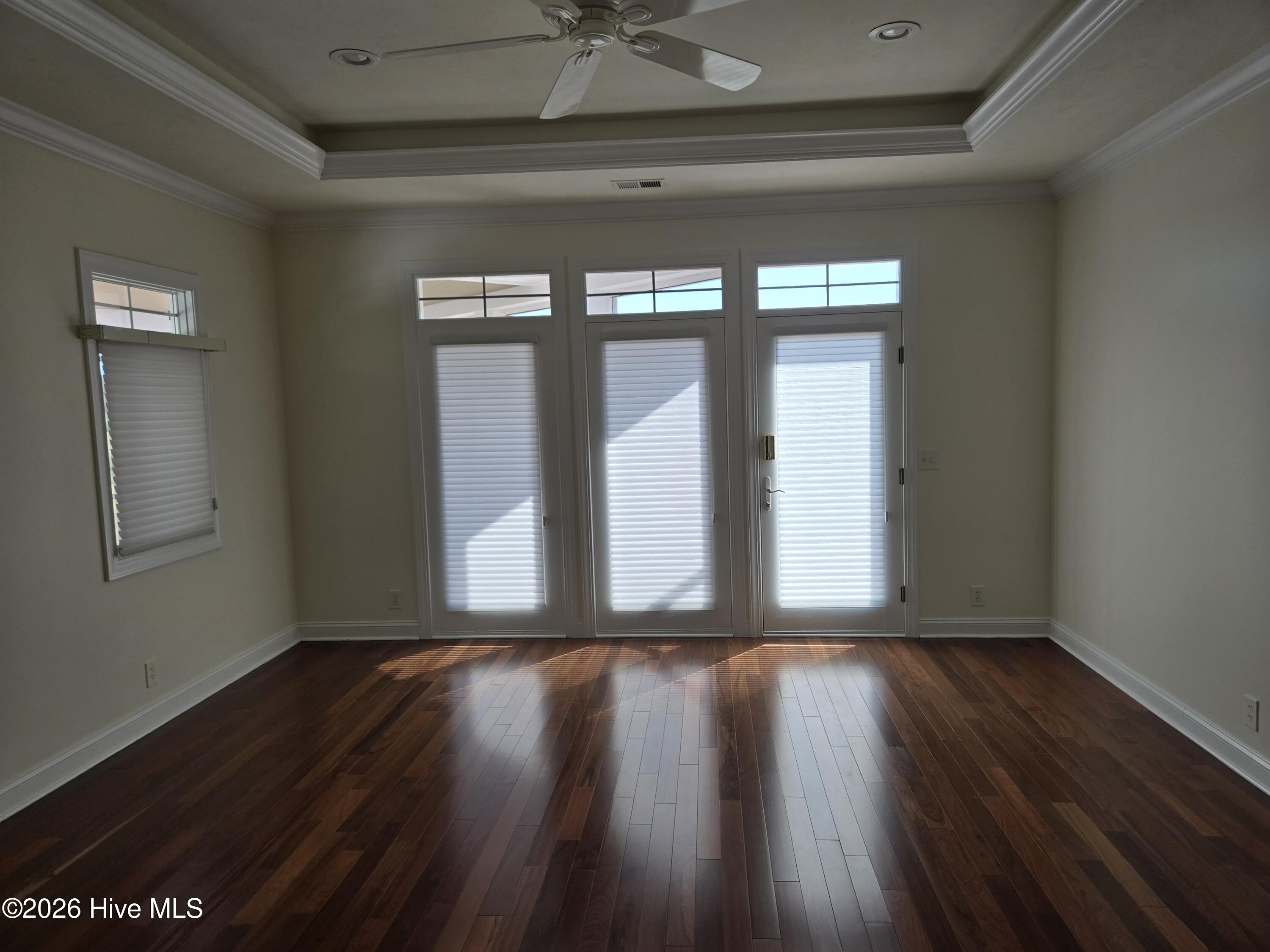 100545211 | Photo 35