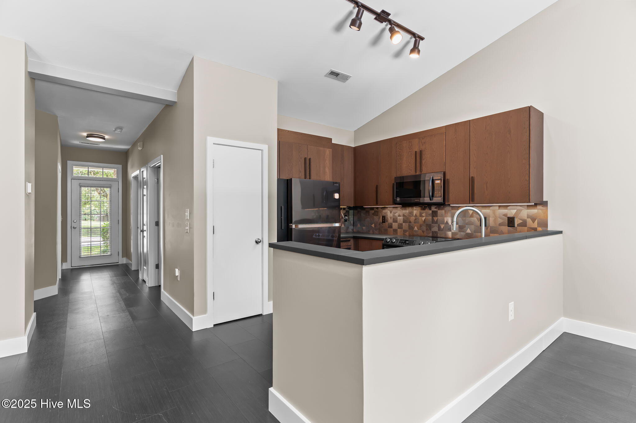 5130 Christian Drive, Wilmington, NC 28403 – photo 8: 23-web-or-mls-BTS08420