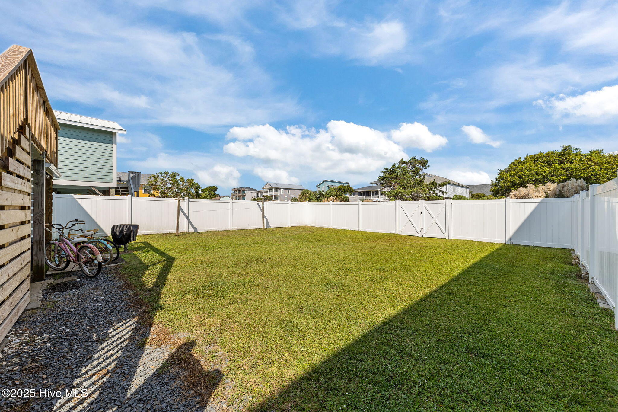 100536358 | Photo 24