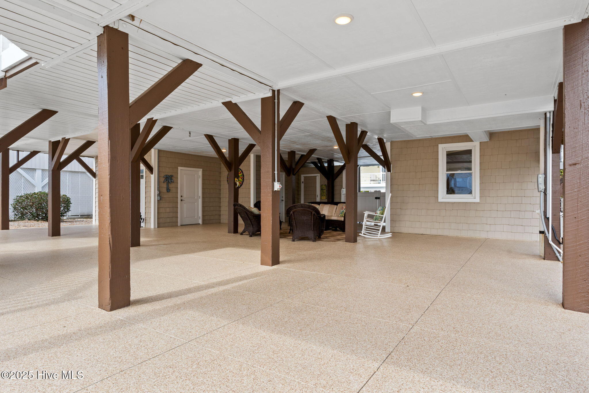 100541677 | Photo 53