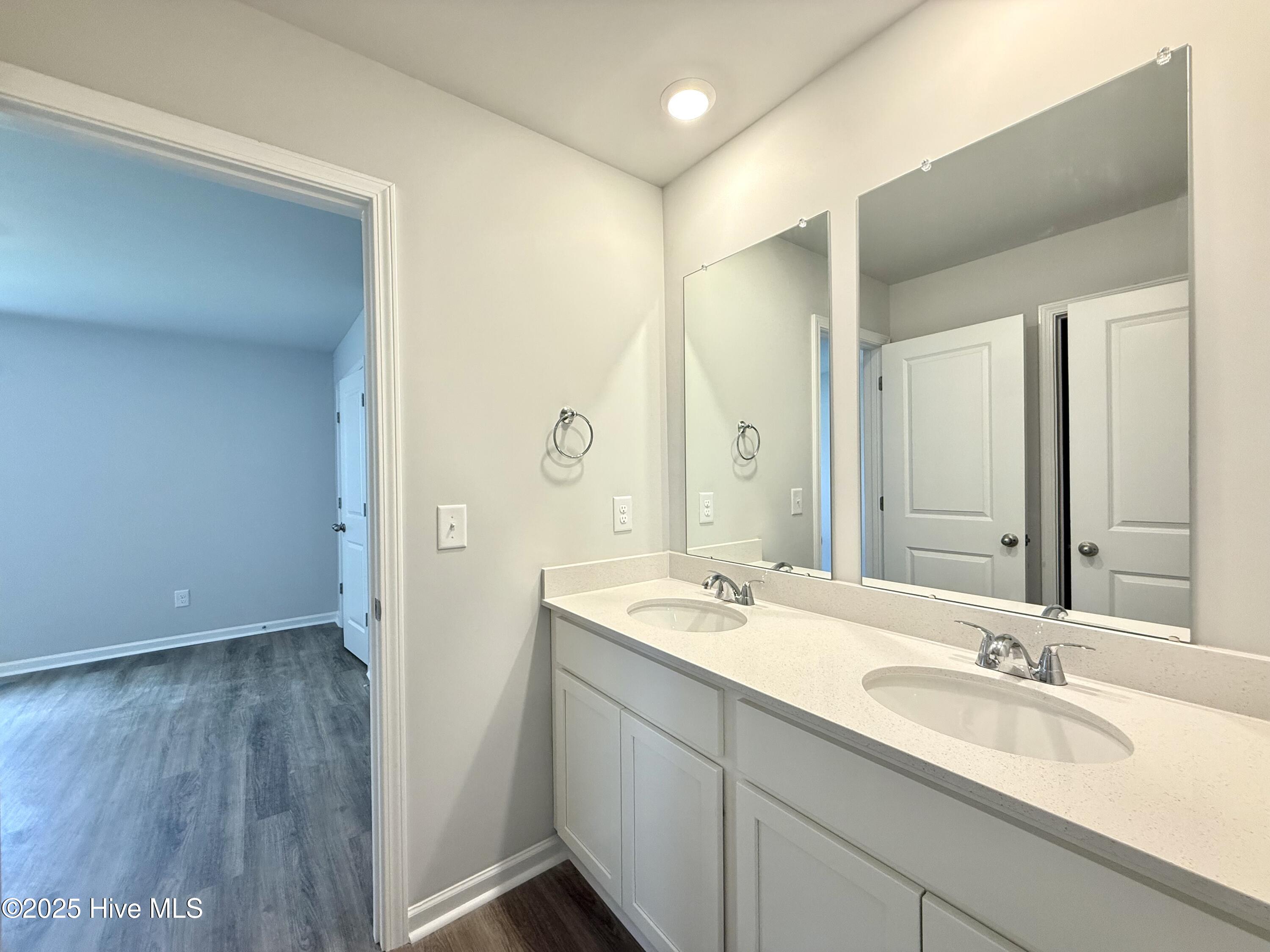 100526181 | Photo 22