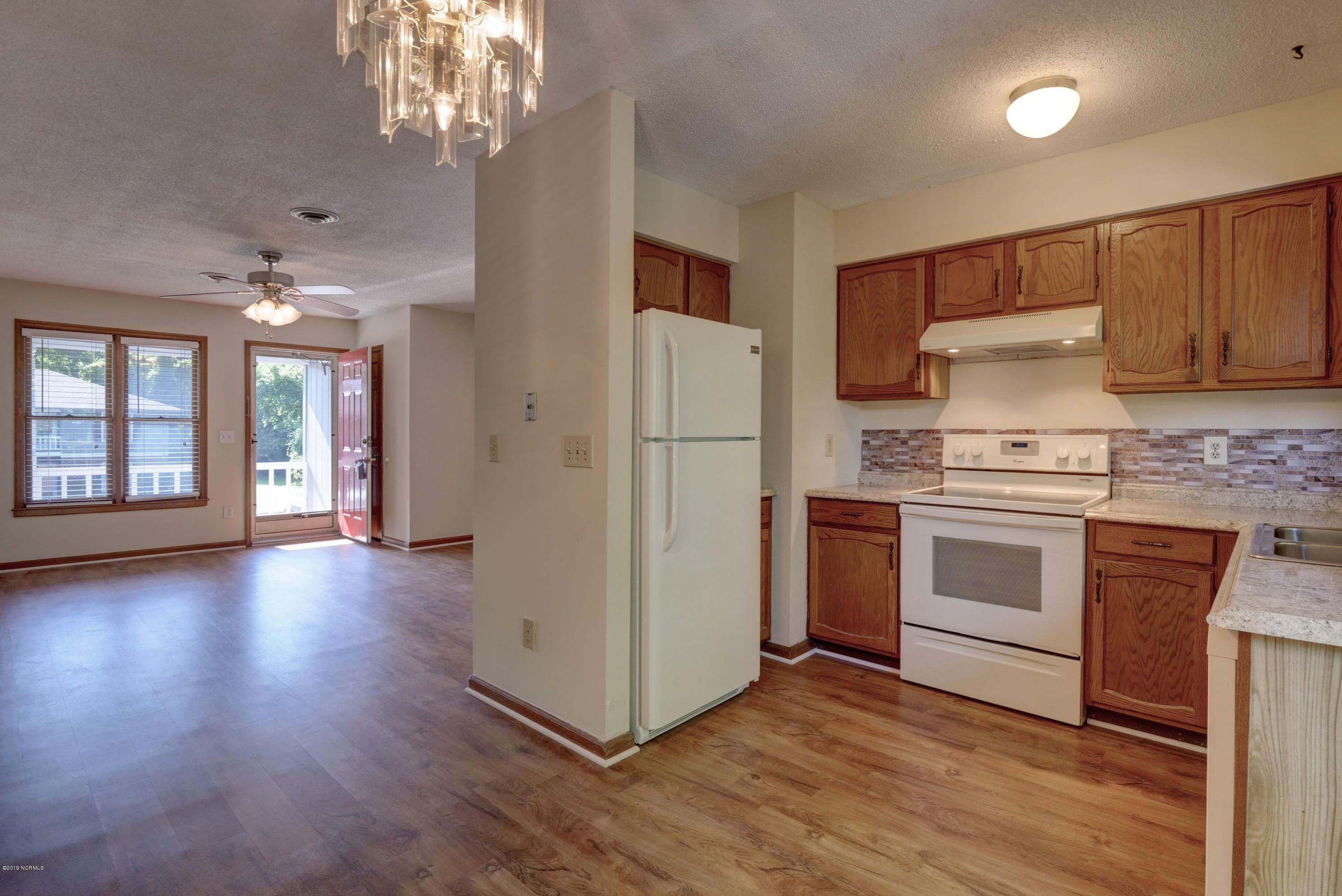 100549177 | Photo 10