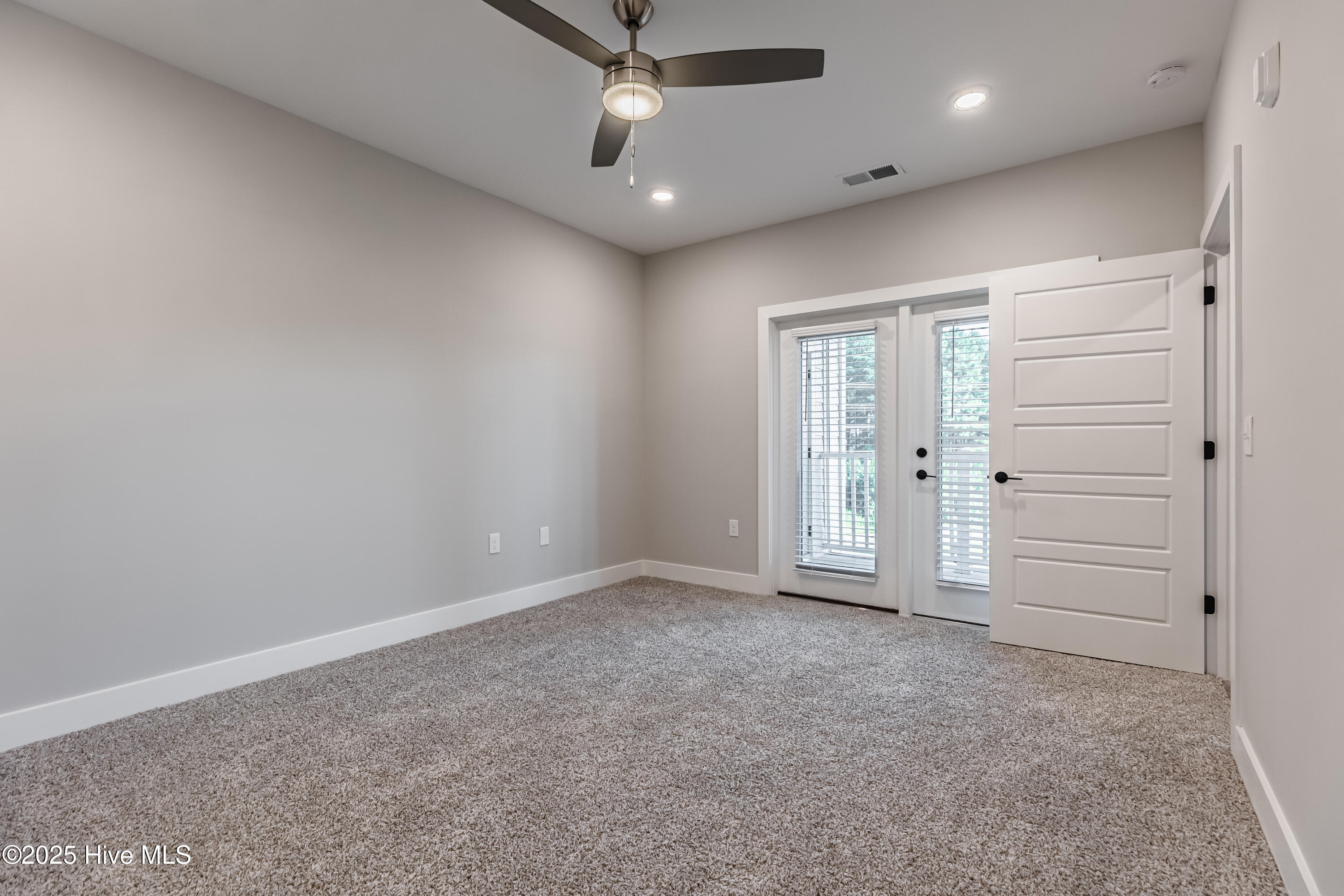 100529359 | Photo 14