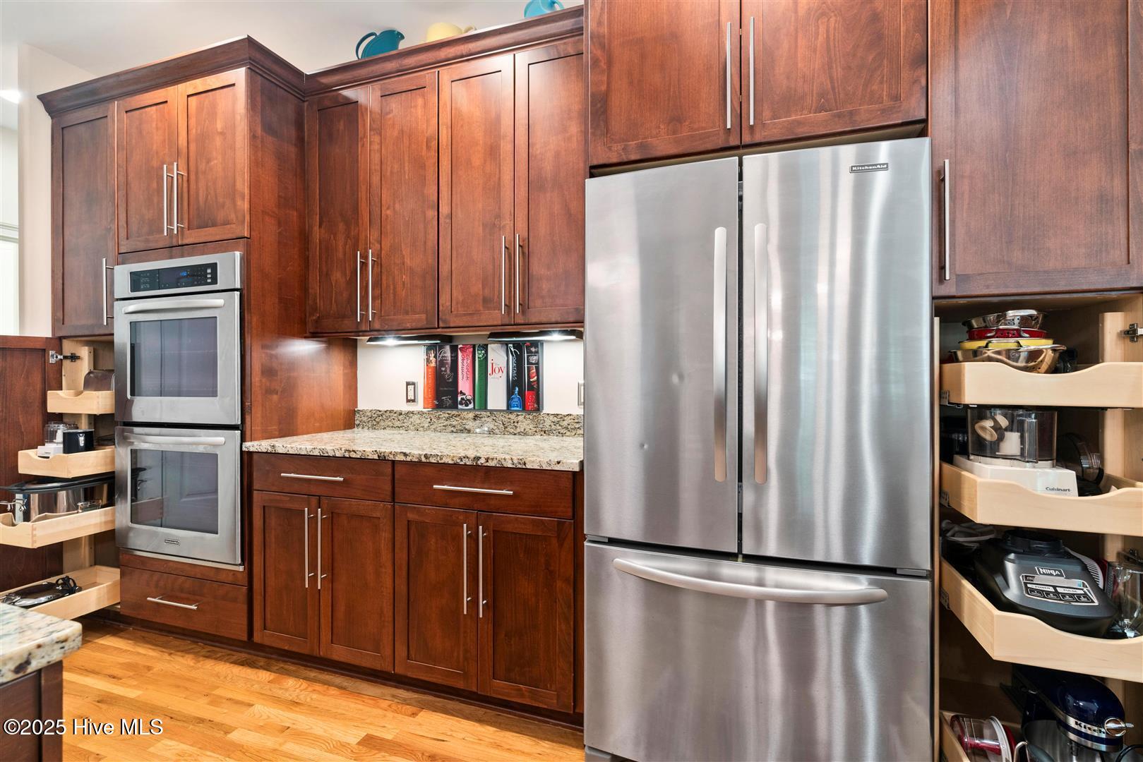 100518615 | Photo 26