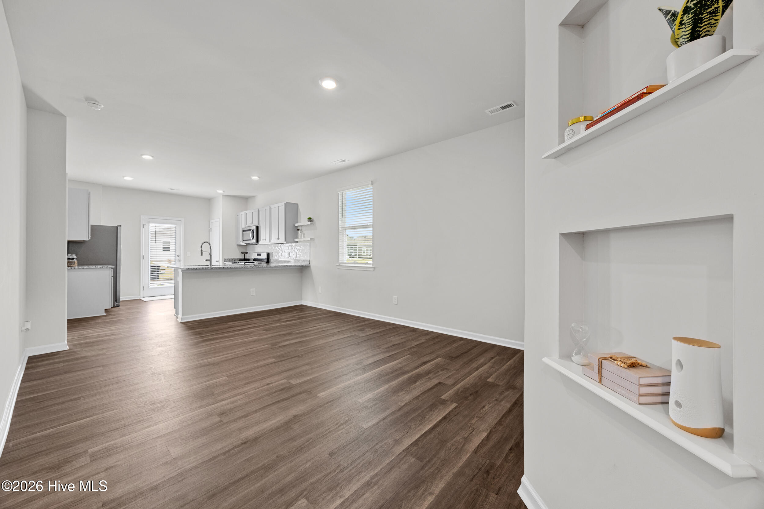 100565485 | Photo 15