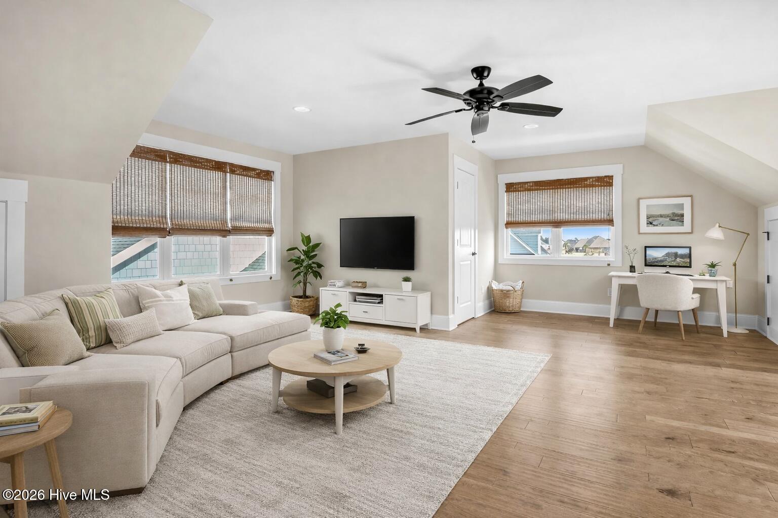 100558839 | Photo 65