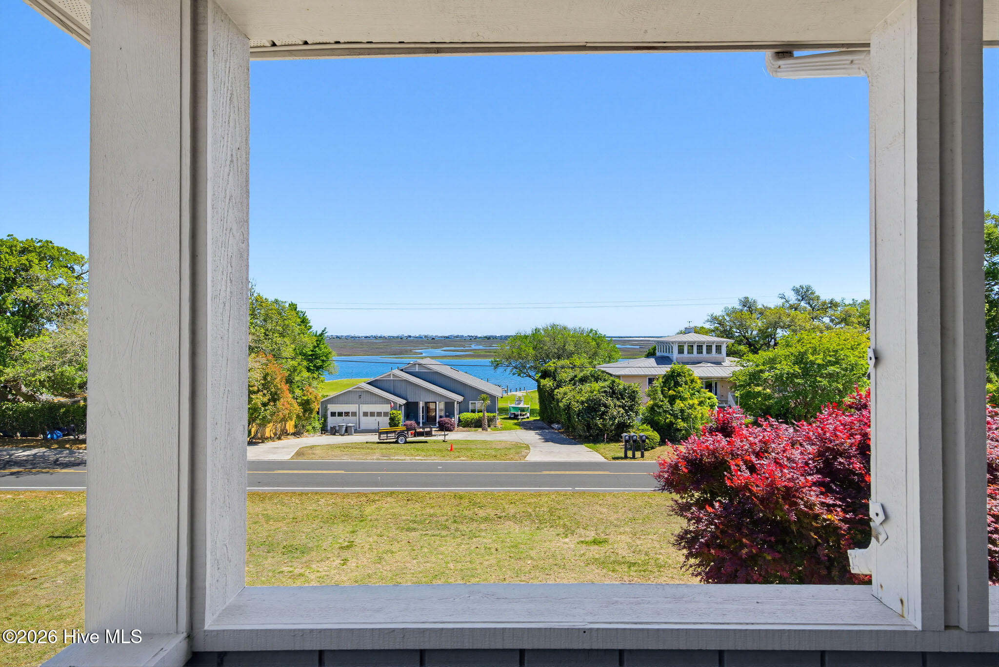 100568983 | Photo 58