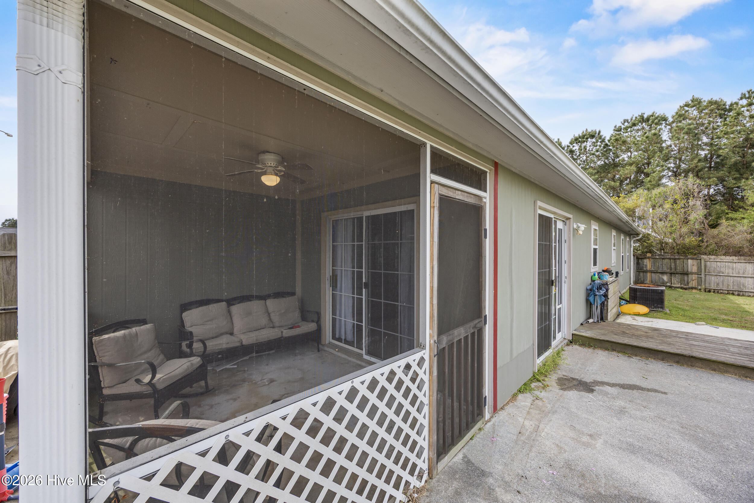 100565830 | Photo 33