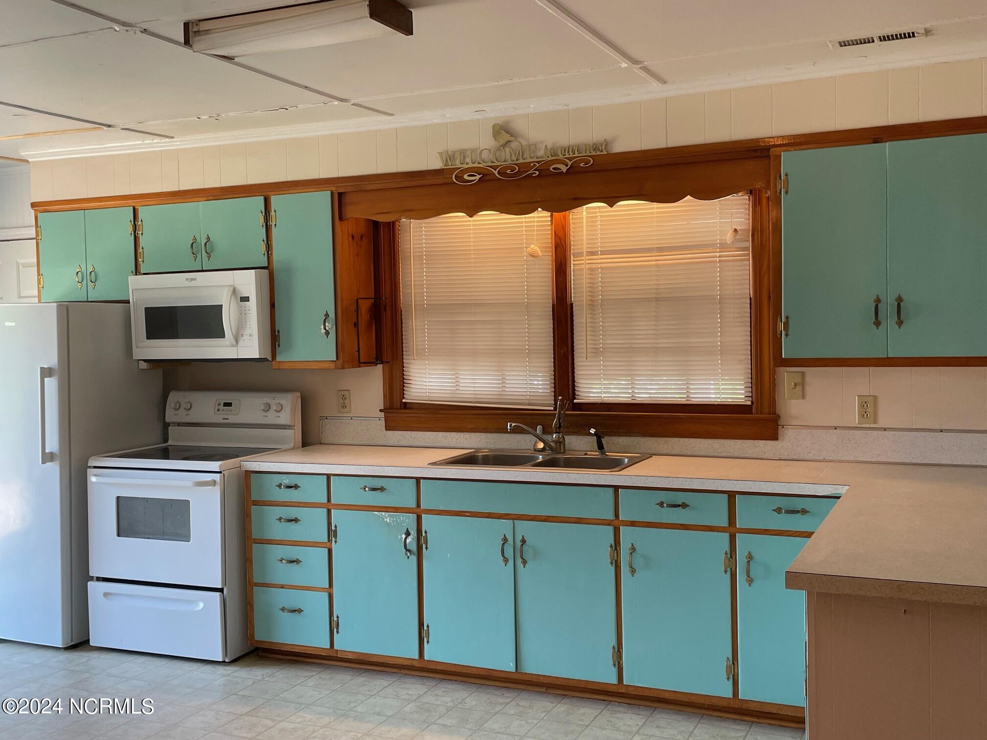 2604 Cedar Island Road,Cedar Island