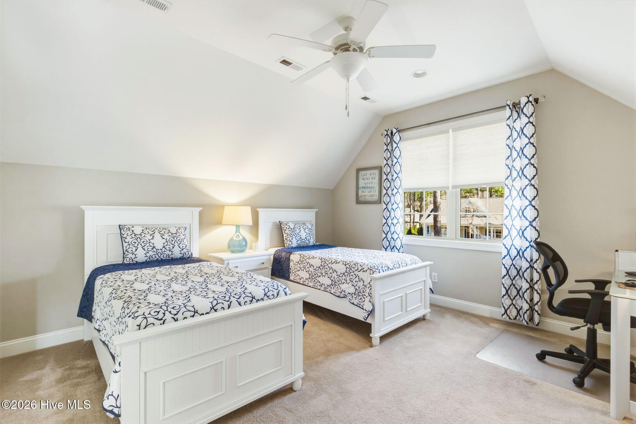 100564432 | Photo 85