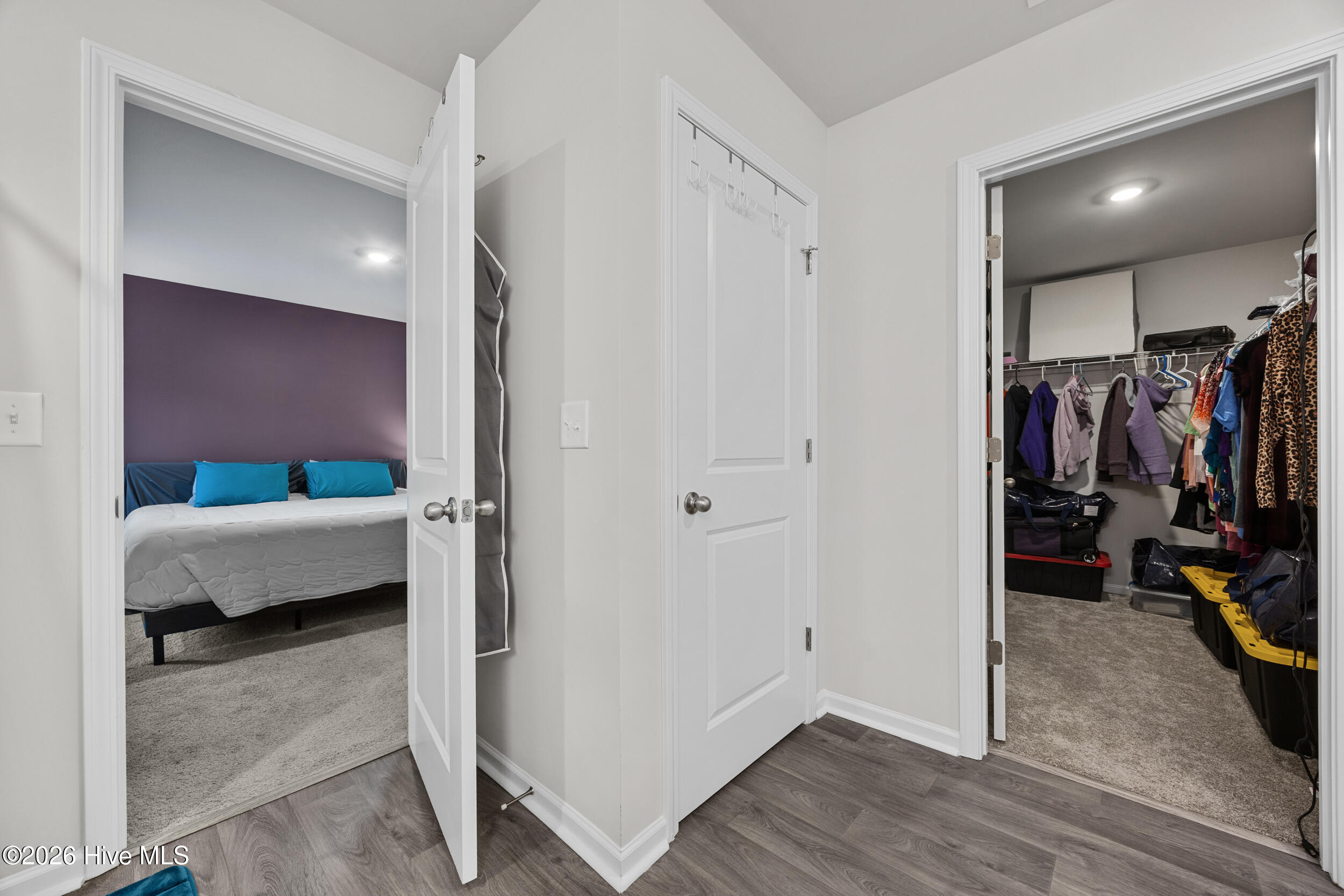 100561972 | Photo 23