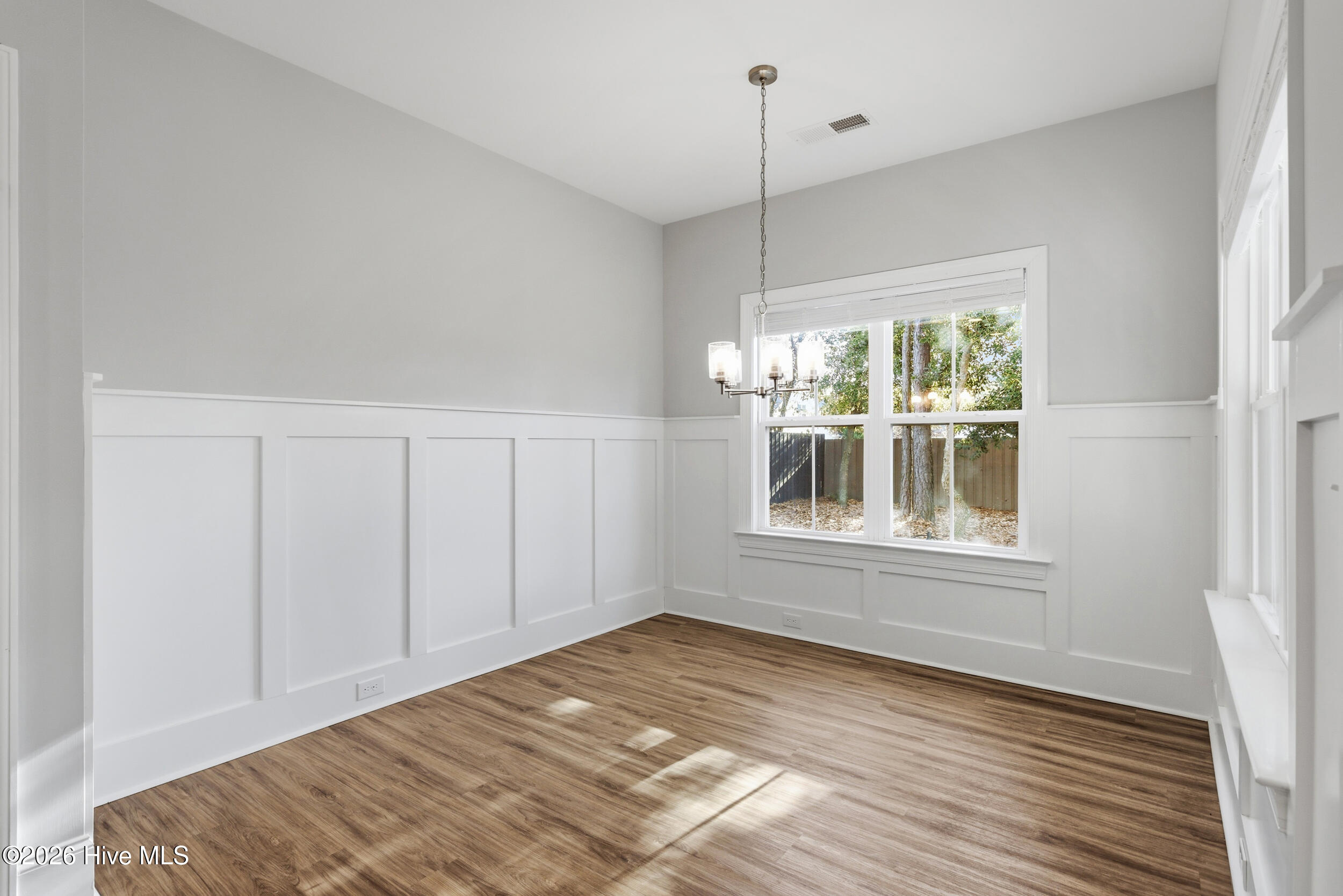 100557443 | Photo 19