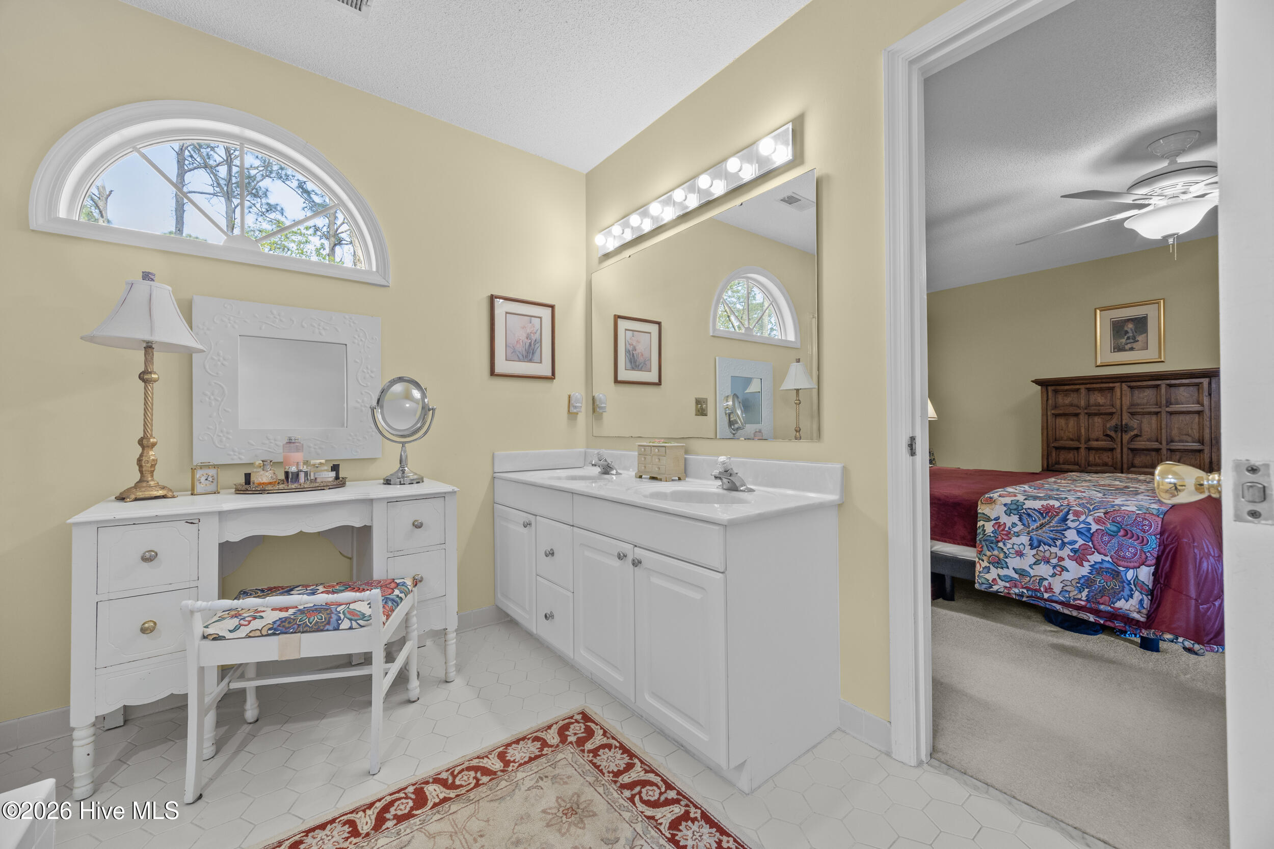 100564035 | Photo 44