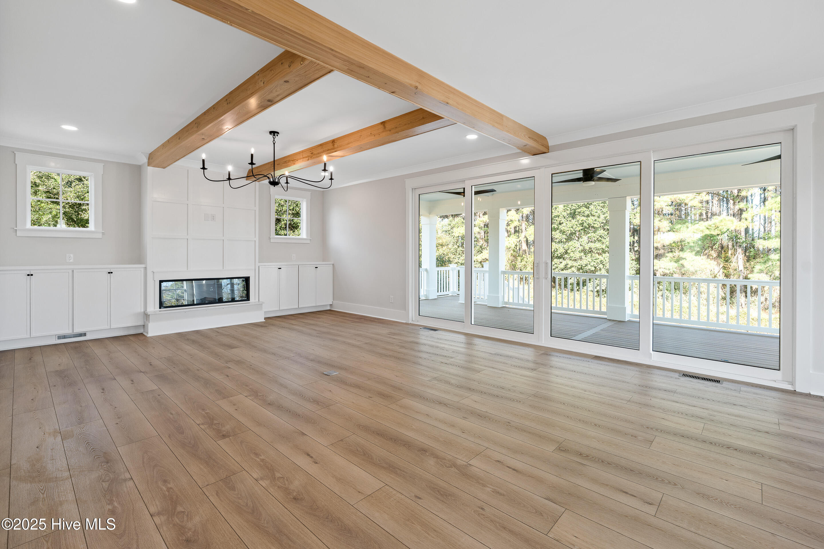 100525288 | Photo 31