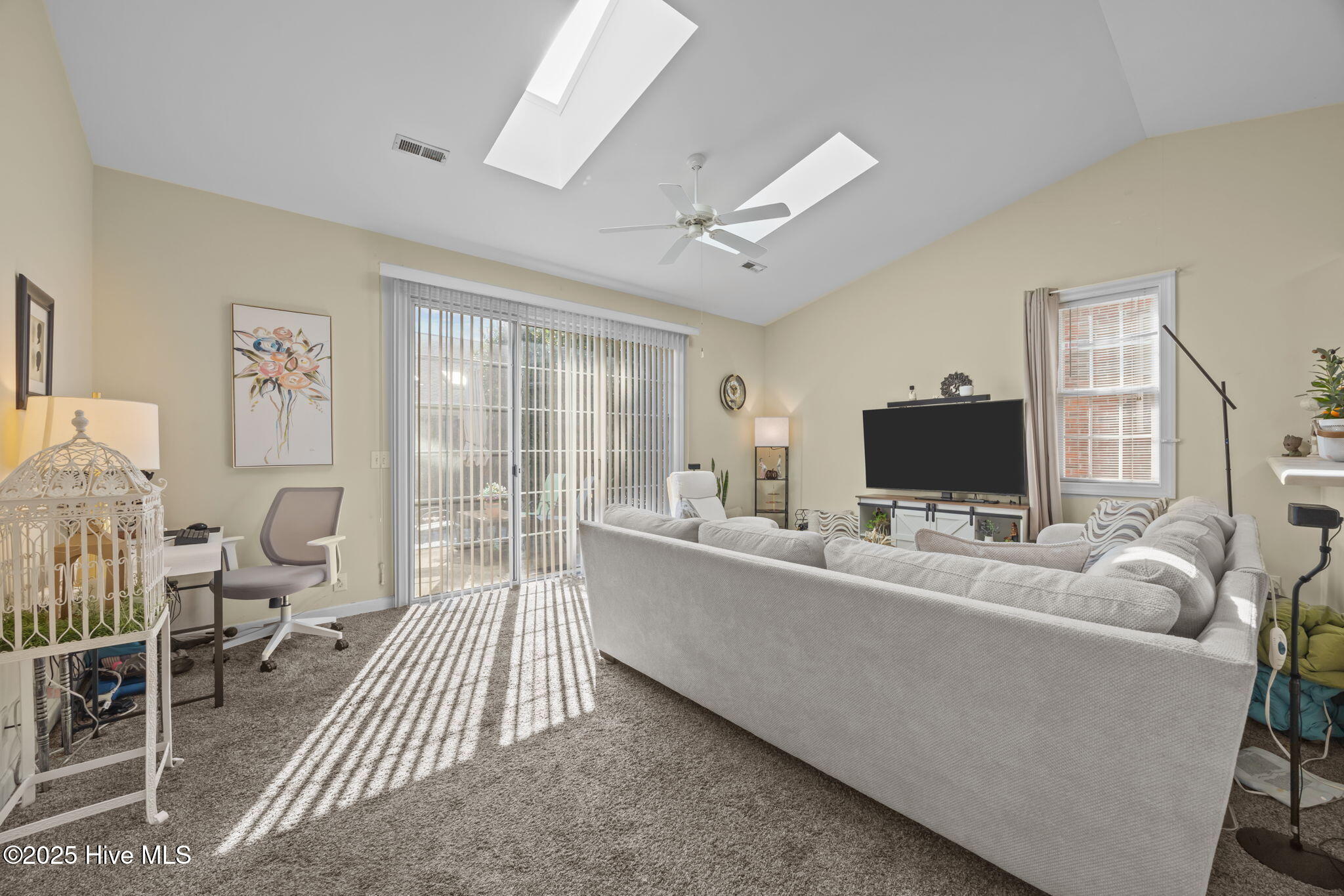 100532980 | Photo 16