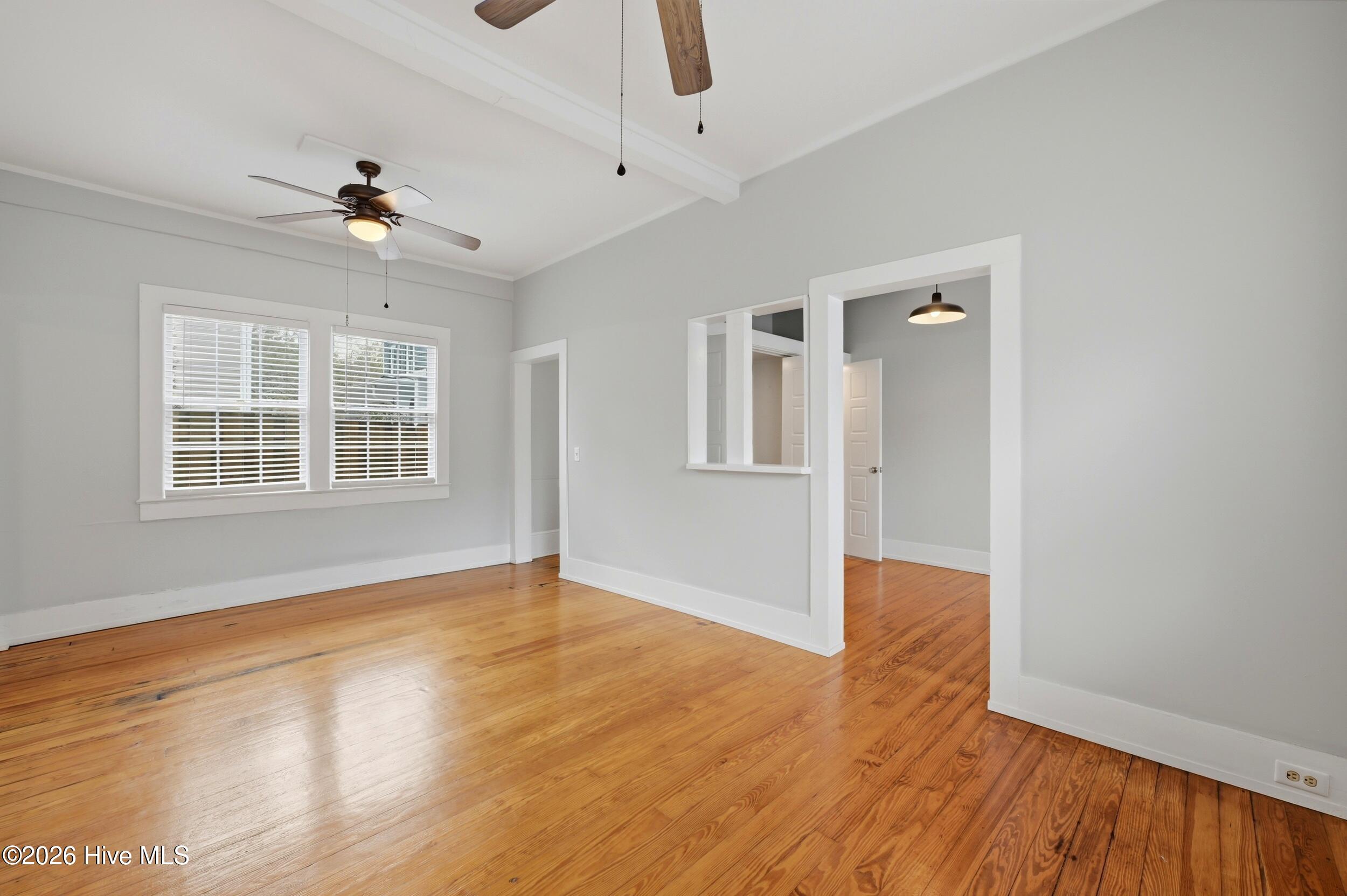 100560571 | Photo 10