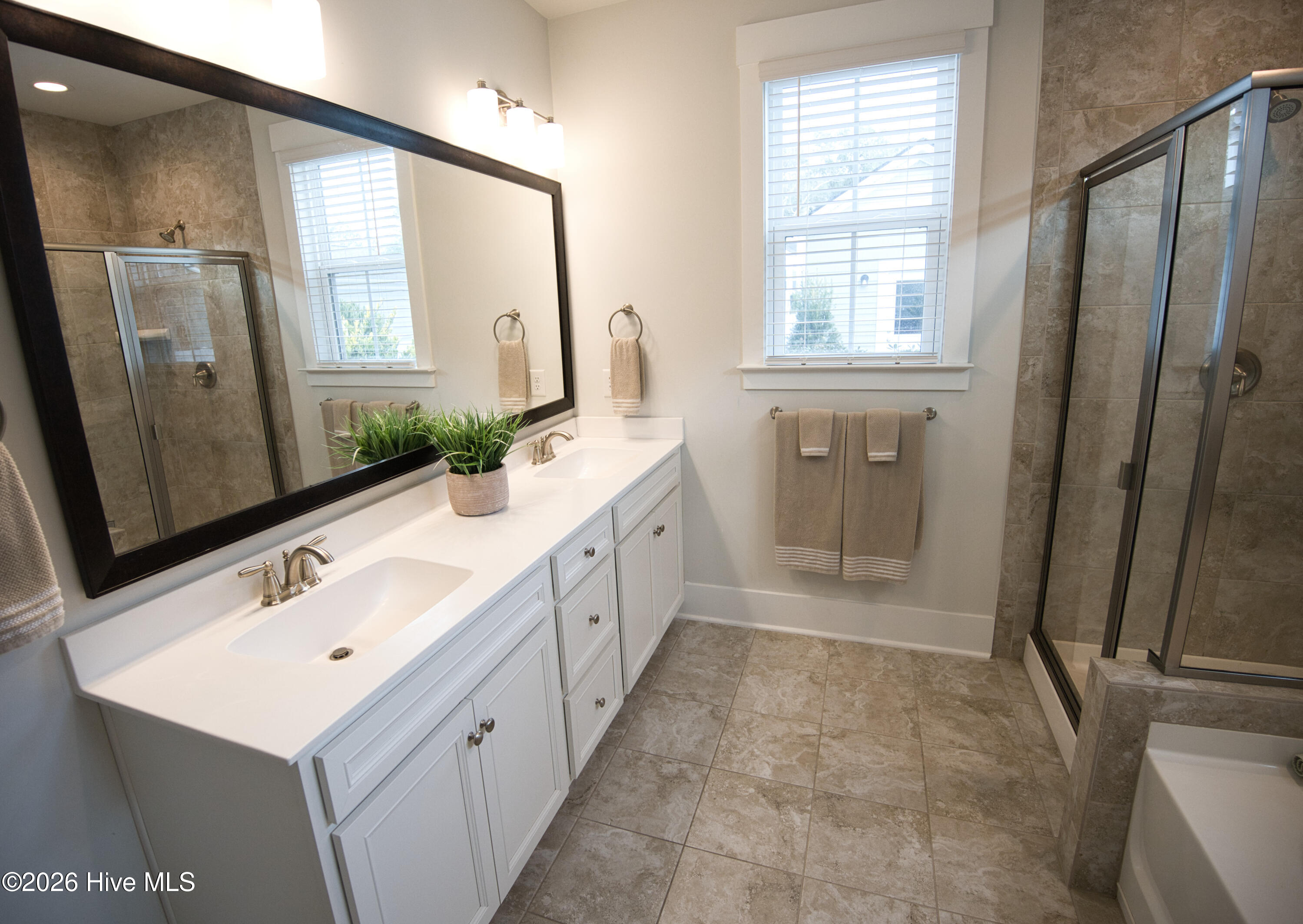 100551337 | Photo 43