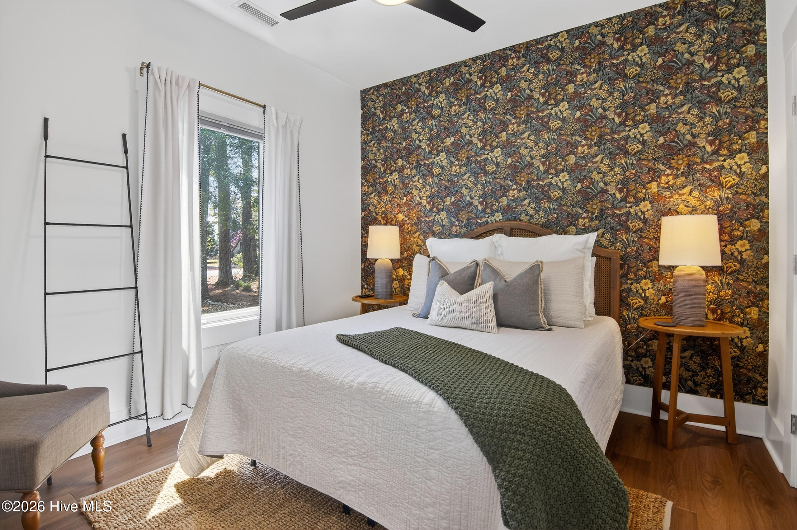 100565321 | Photo 28