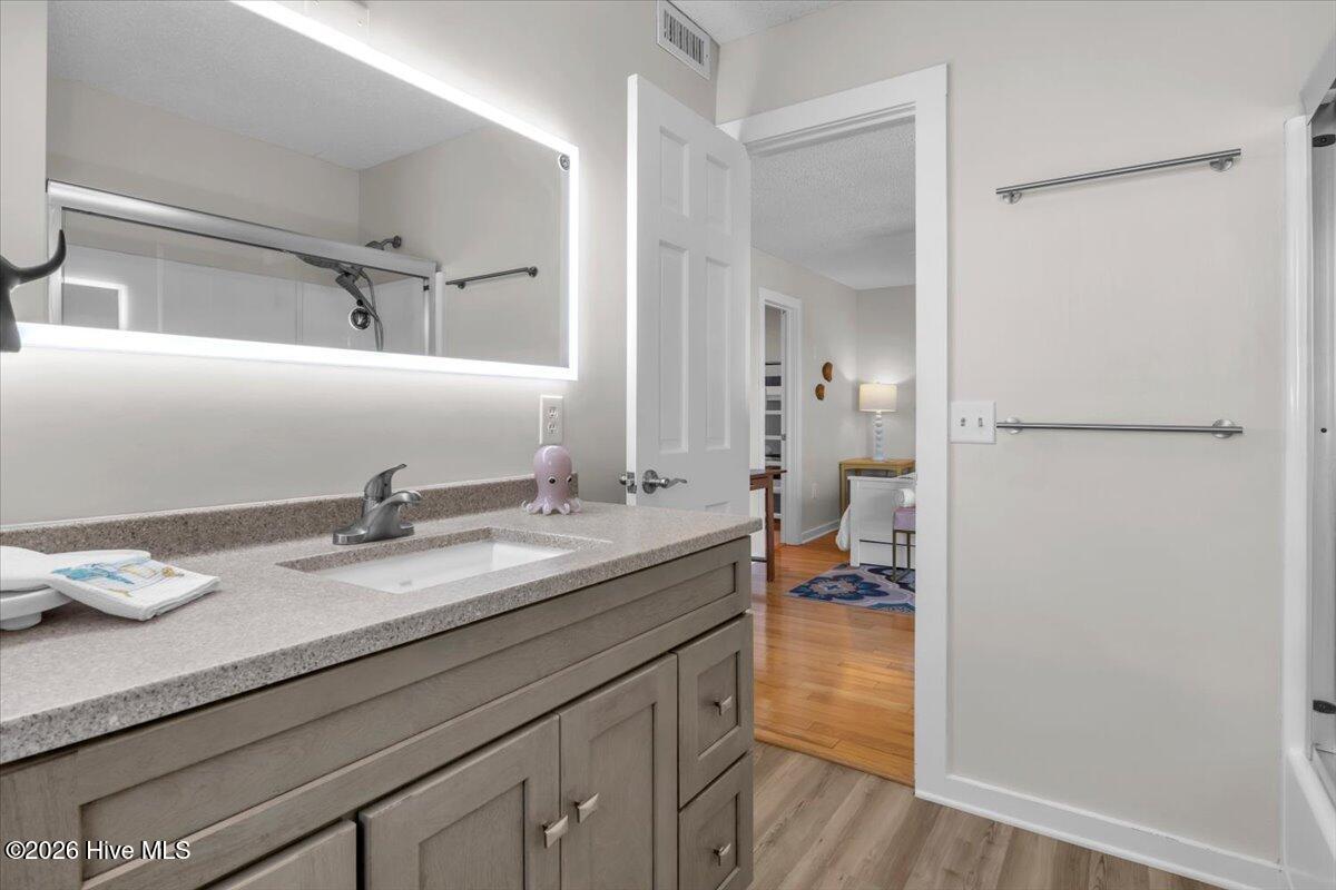 100559850 | Photo 24