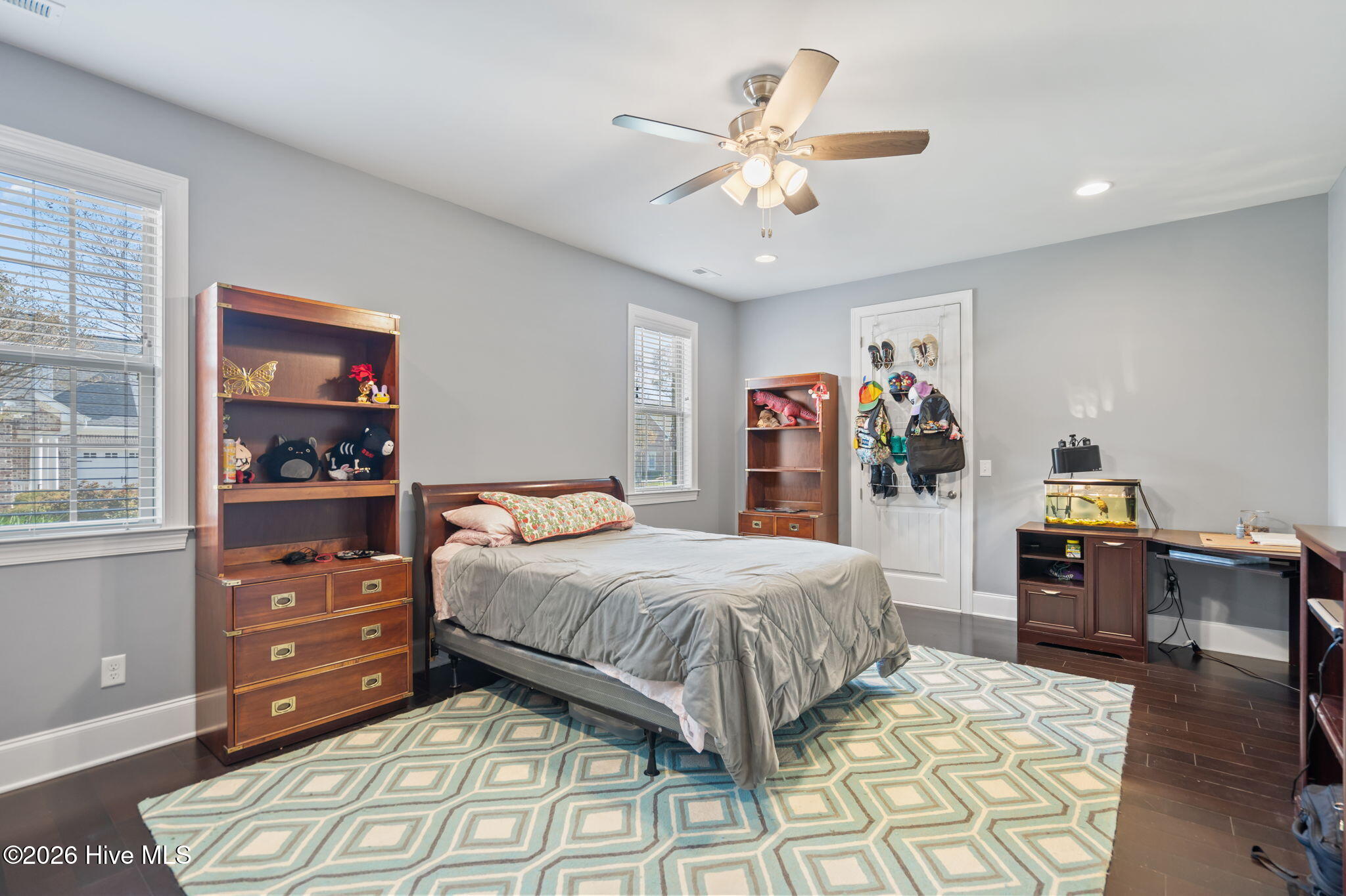 100563487 | Photo 28