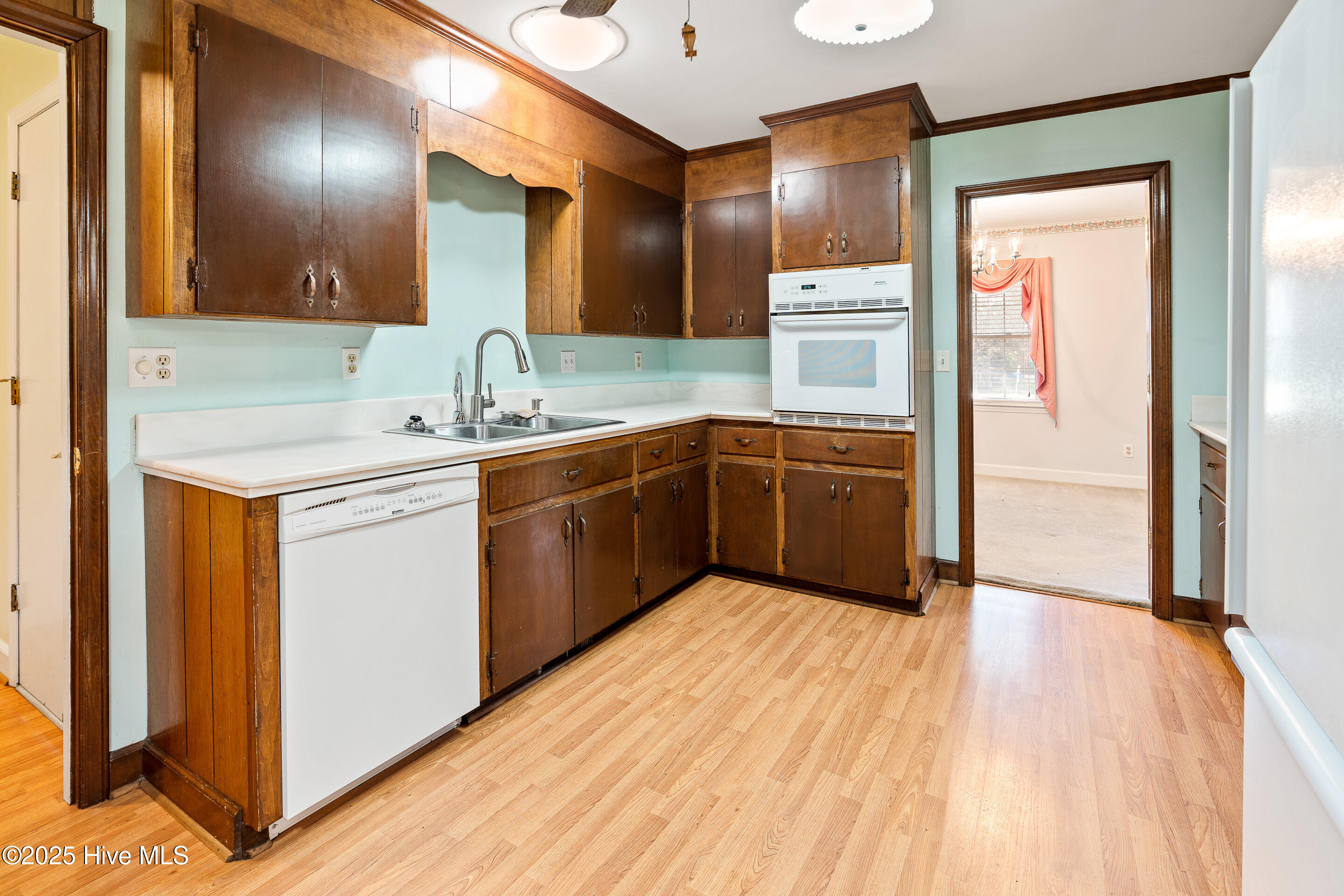 100536869 | Photo 32