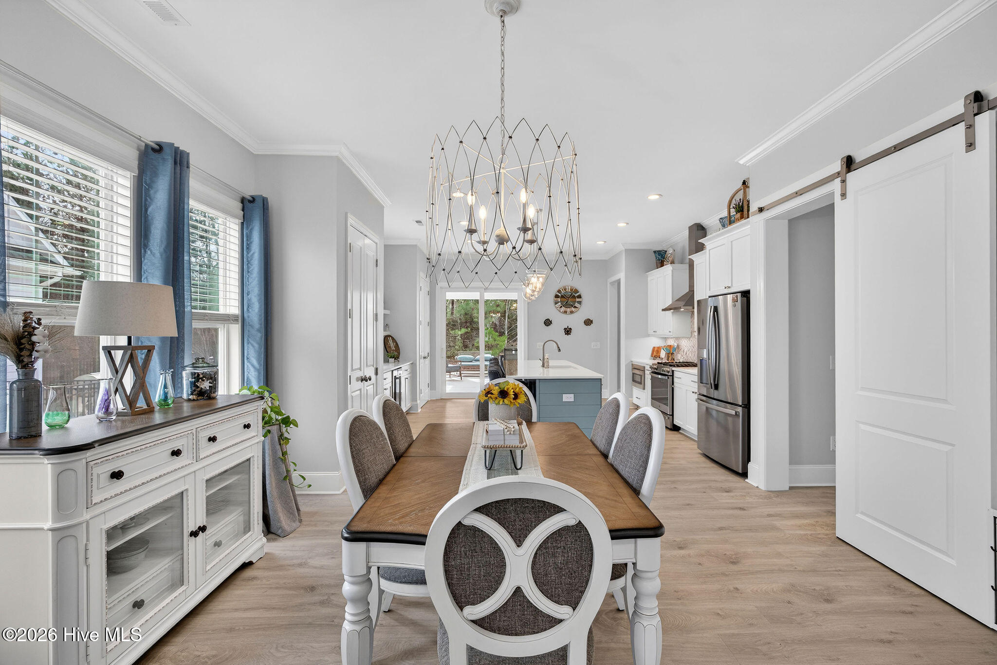 100557303 | Photo 16