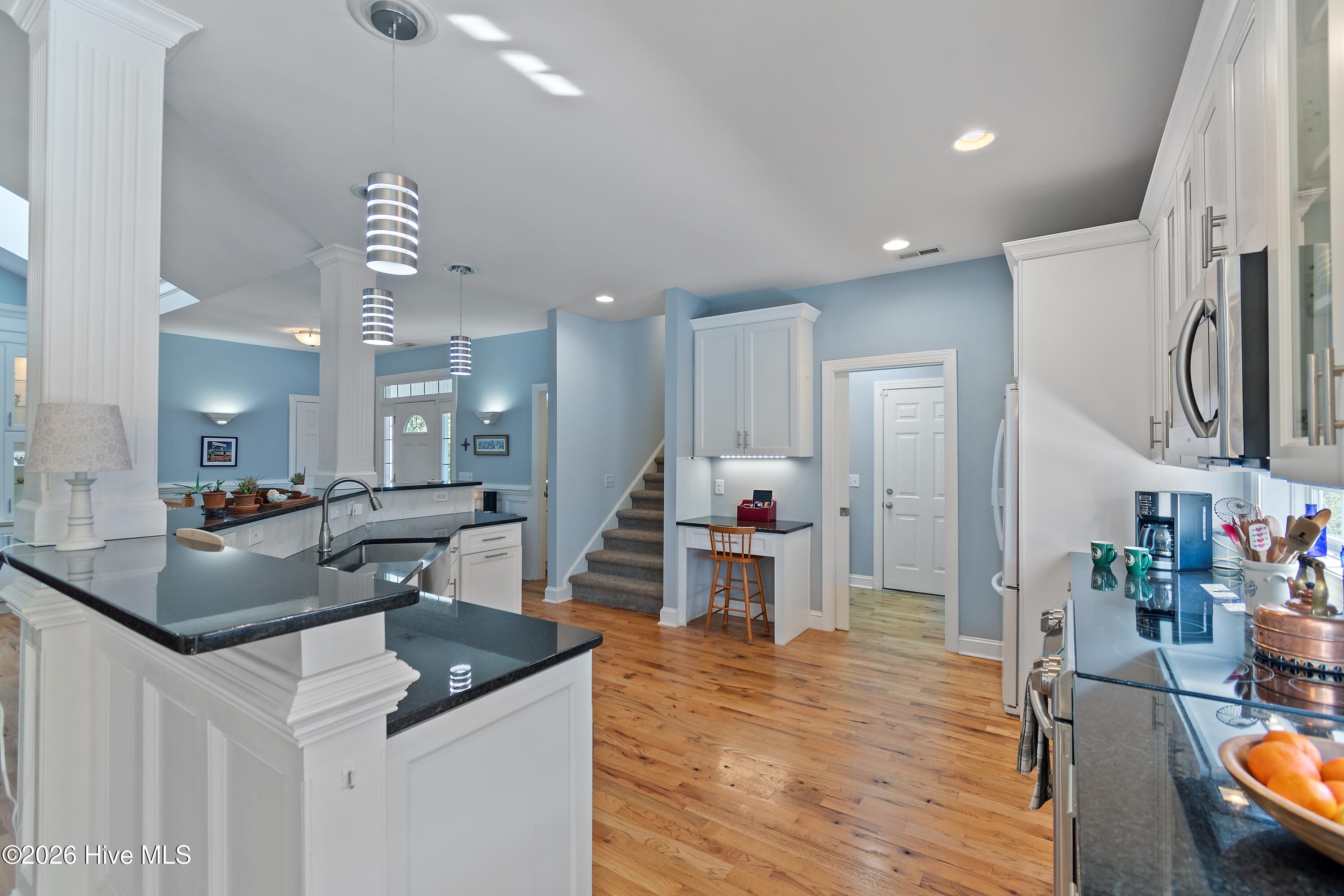 100561490 | Photo 14