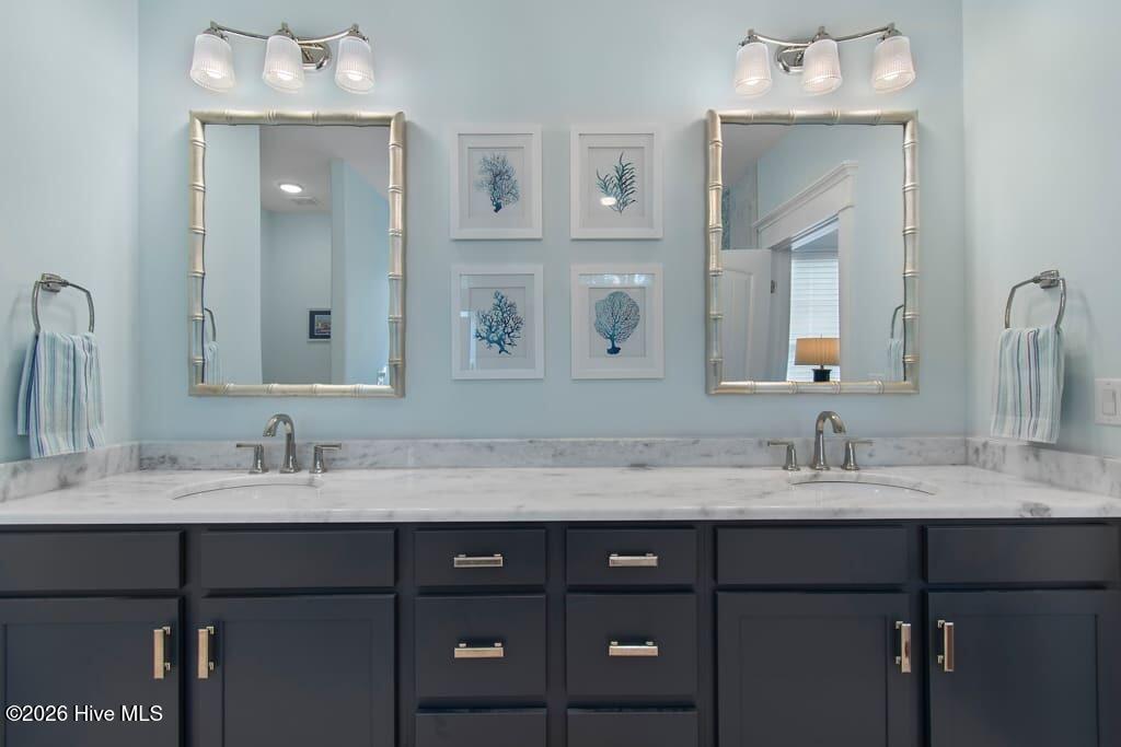 100562919 | Photo 45